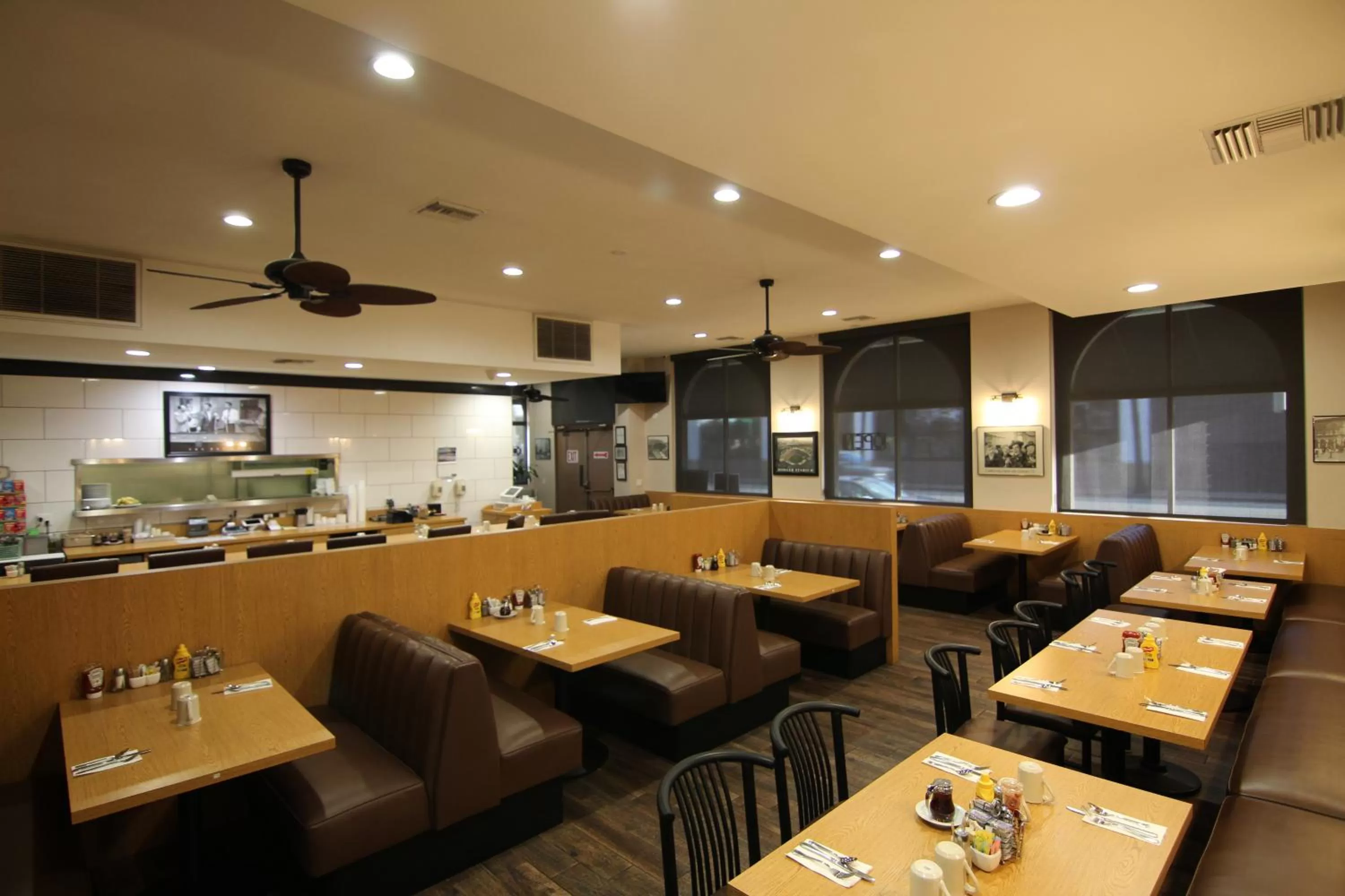 Restaurant/places to eat in Dunes Inn - Sunset