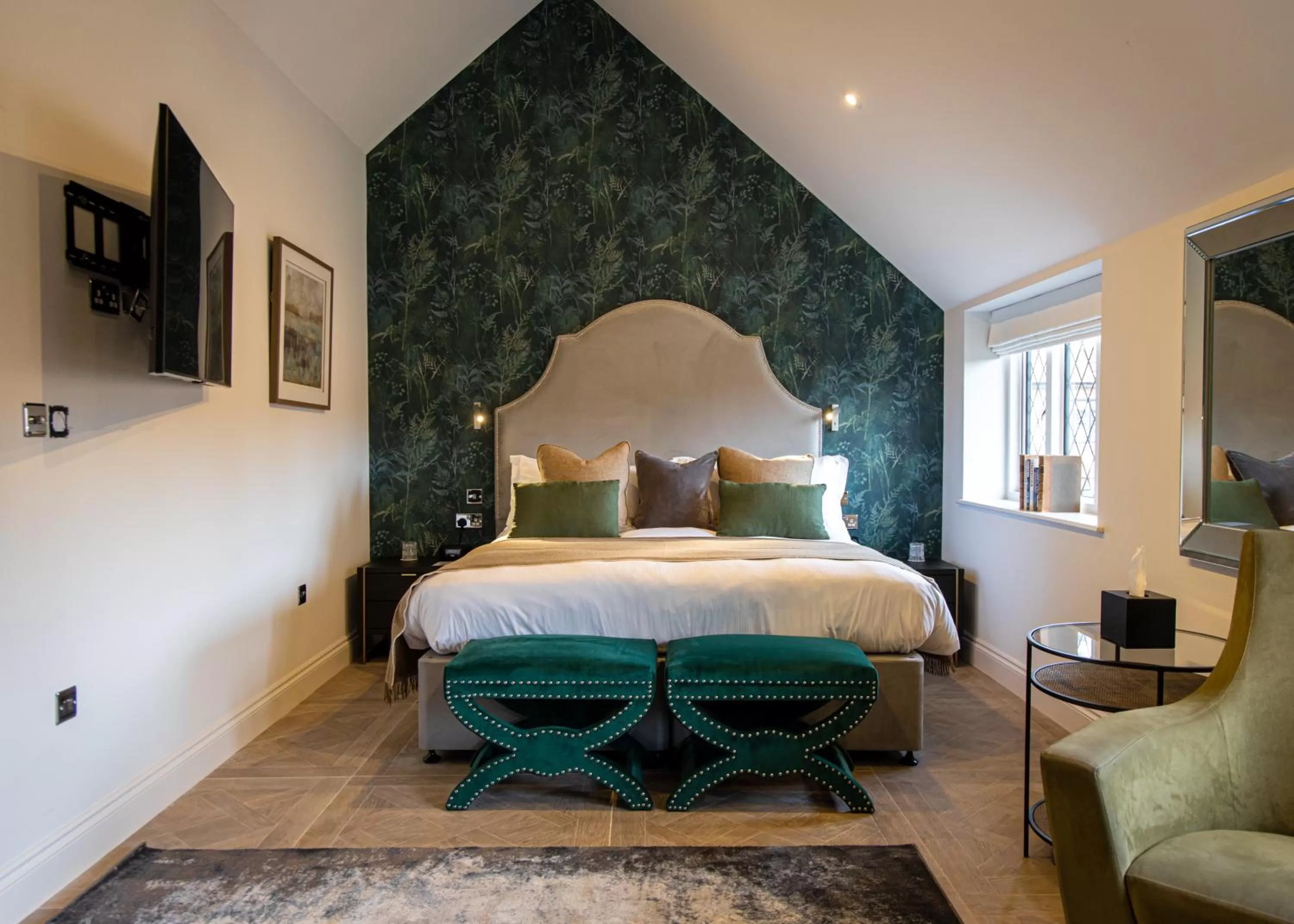 Bed in Great Fosters - Near Windsor