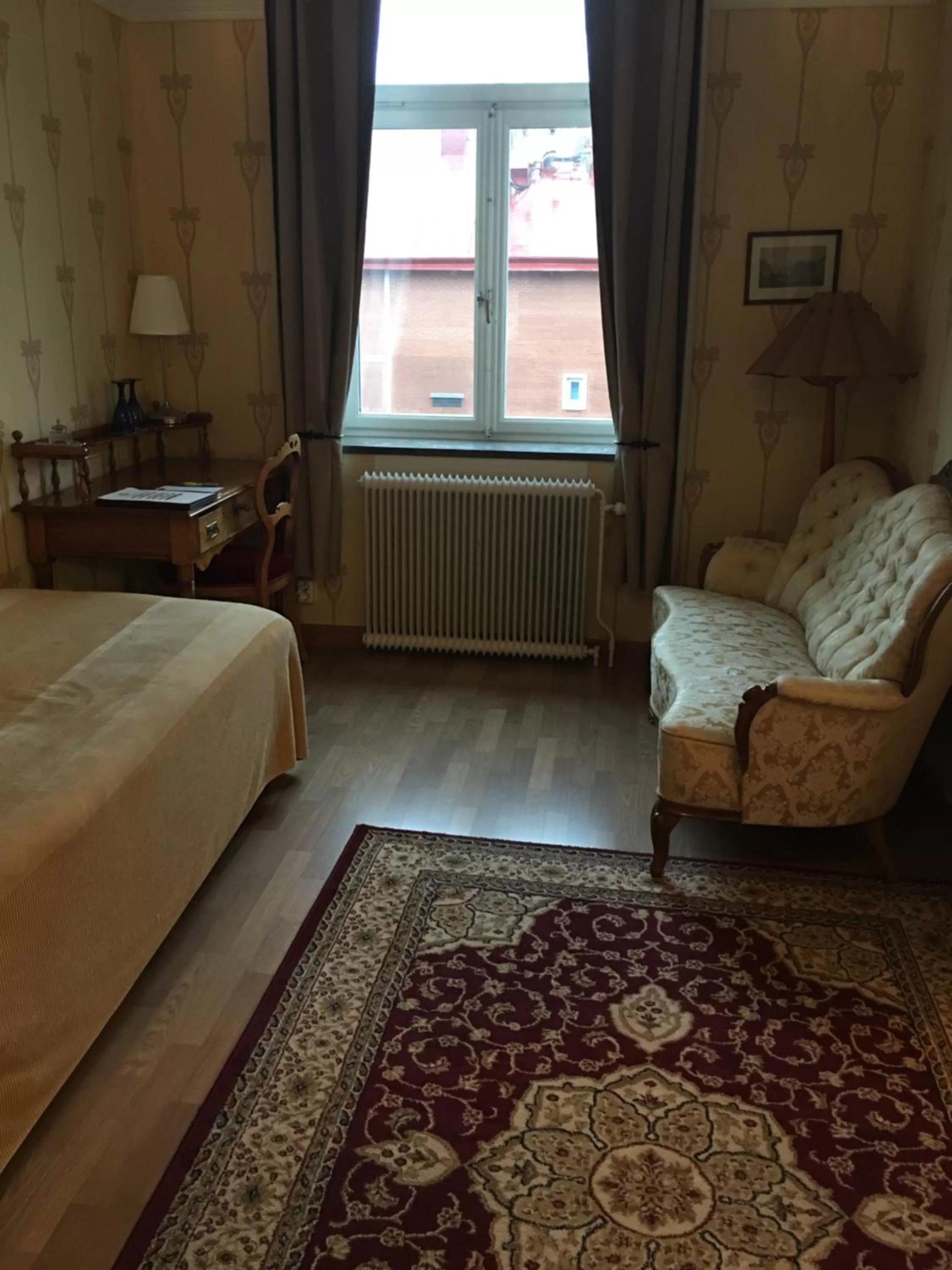 Seating area, Bed in Hotell Läckö