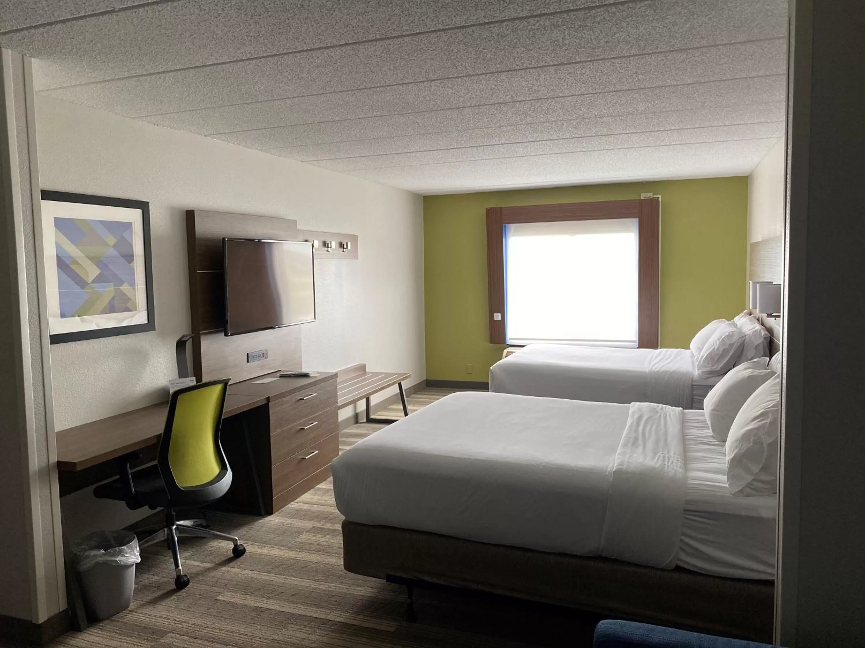 Photo of the whole room, Bed in Holiday Inn Express Hotel & Suites Fort Wayne by IHG