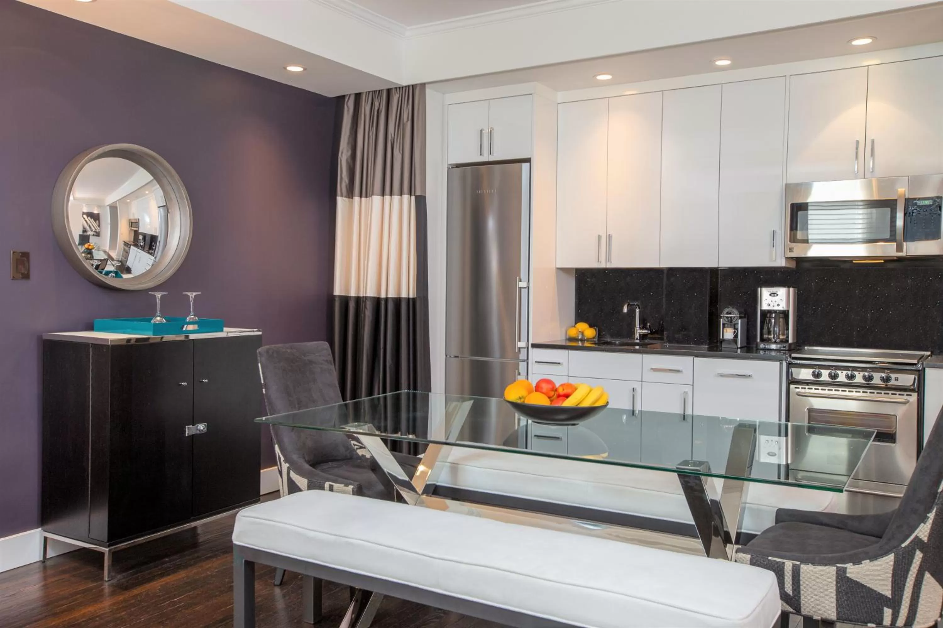 Kitchen or kitchenette in Lombardy Hotel