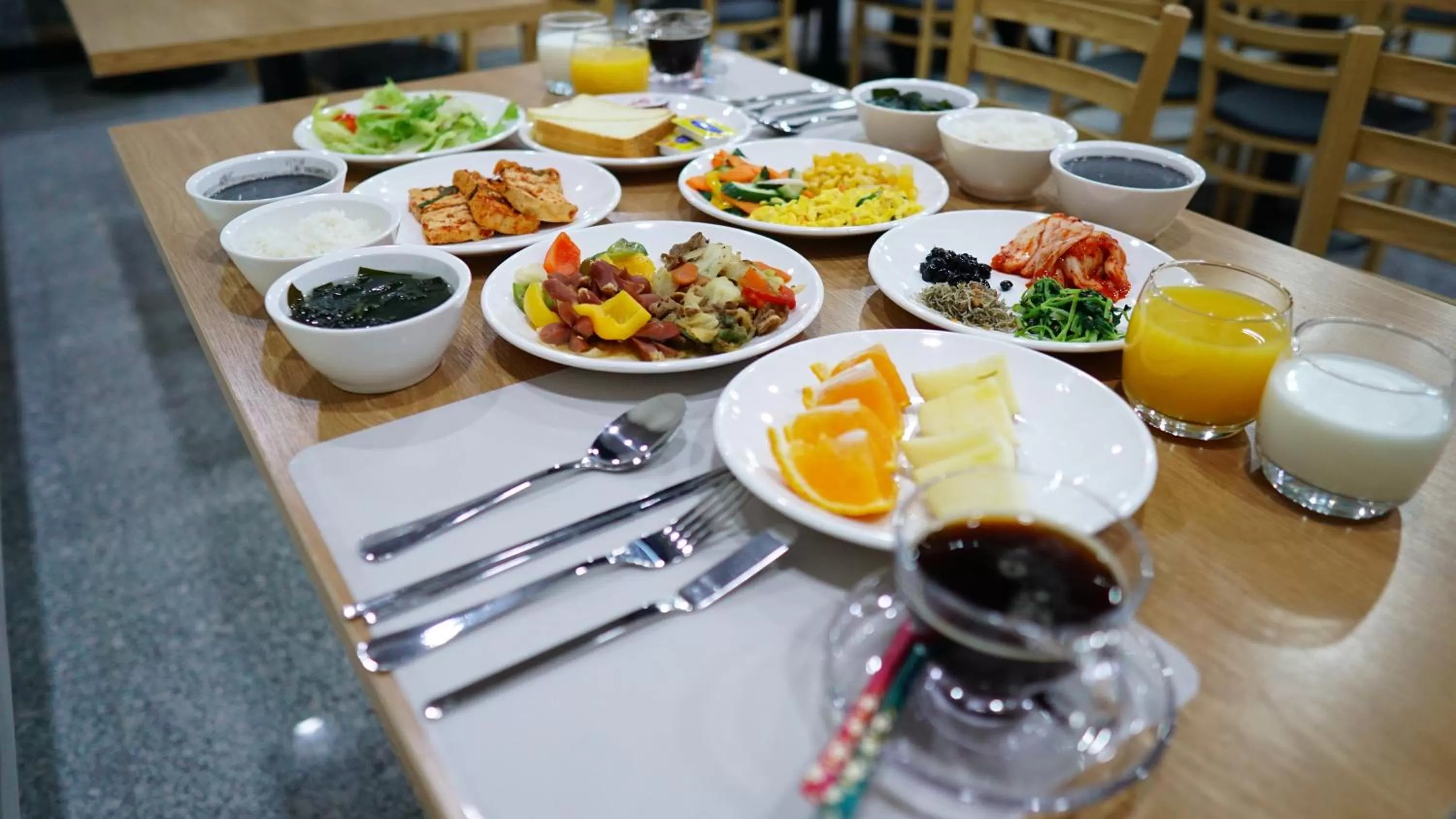 Restaurant/places to eat in The Port Hotel Busan