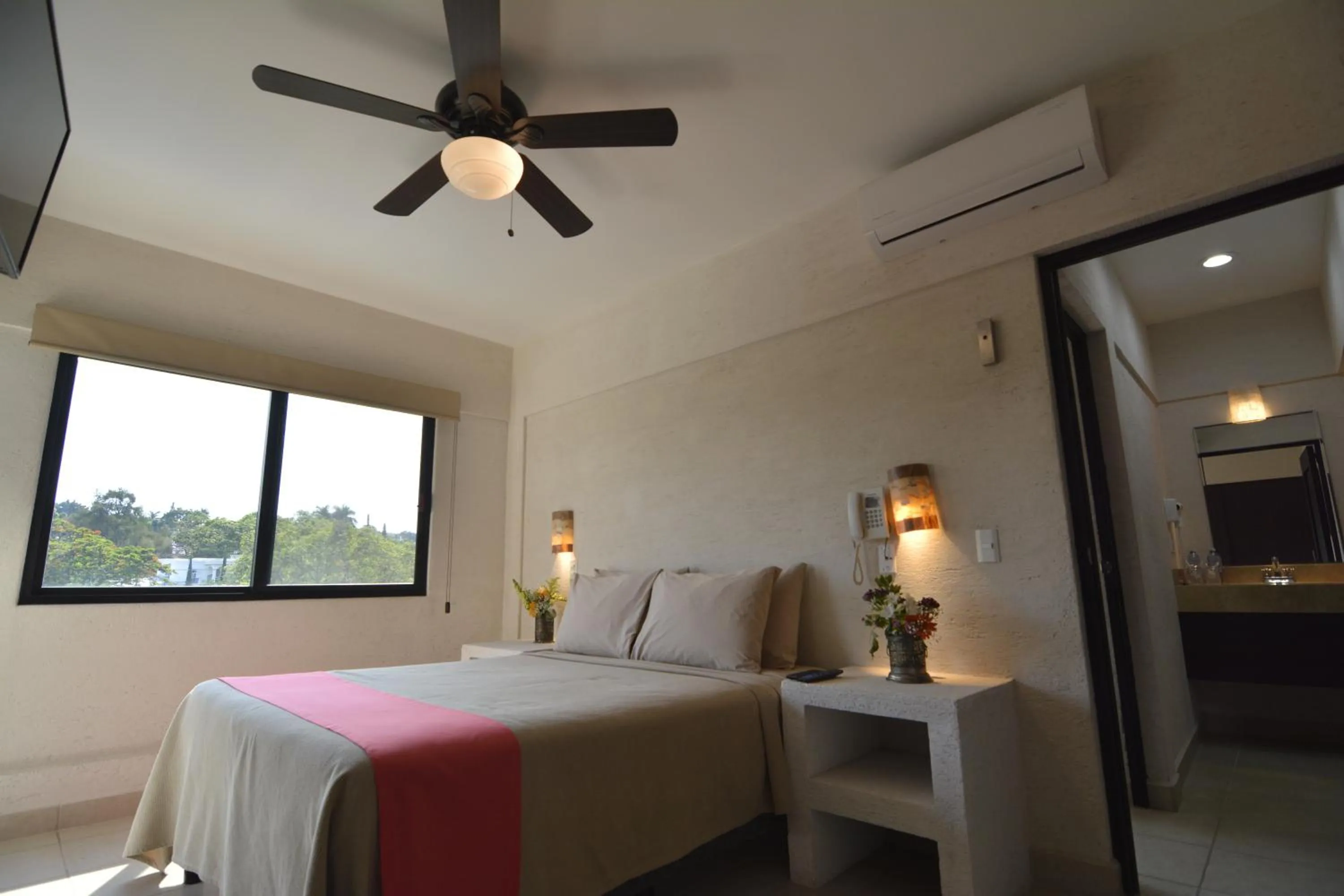 Bedroom, Bed in Hotel Coral Cuernavaca