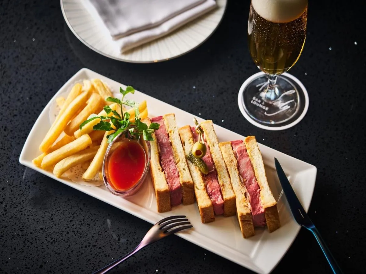 Restaurant/places to eat in Hilton Yokohama