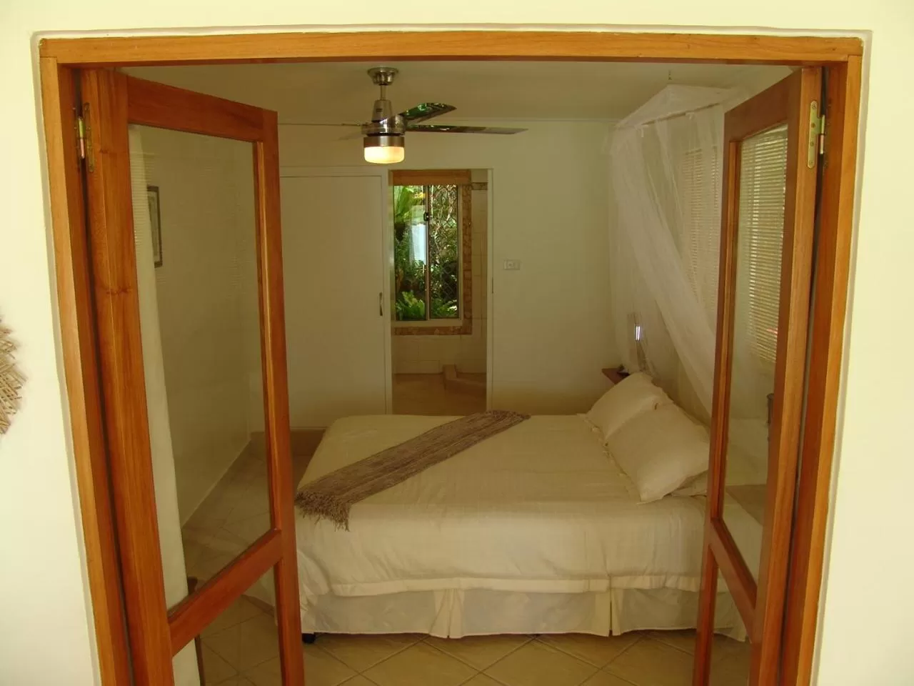 Photo of the whole room, Bed in Seachange Lodge