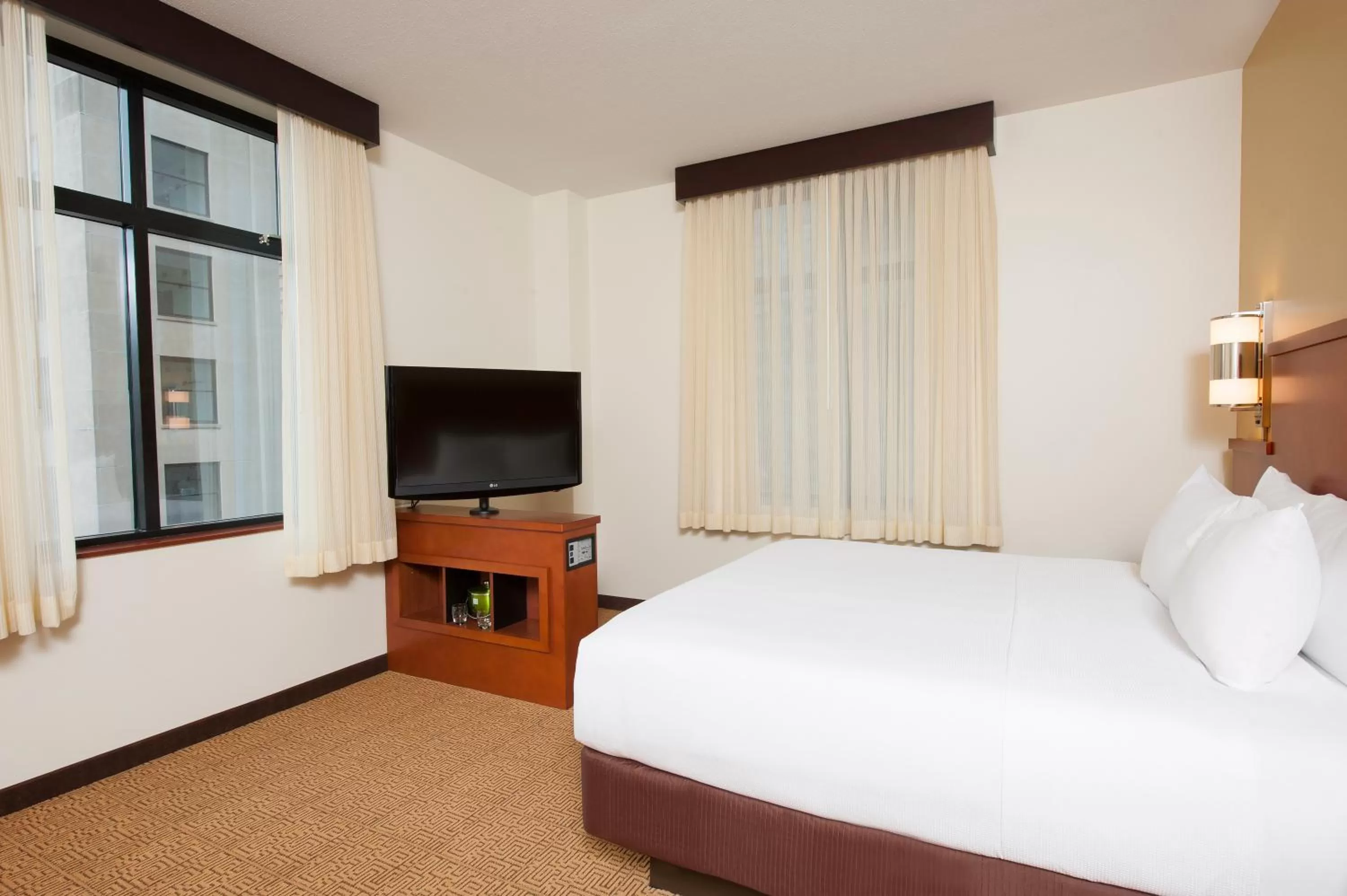 Bed in Hyatt Place Des Moines Downtown