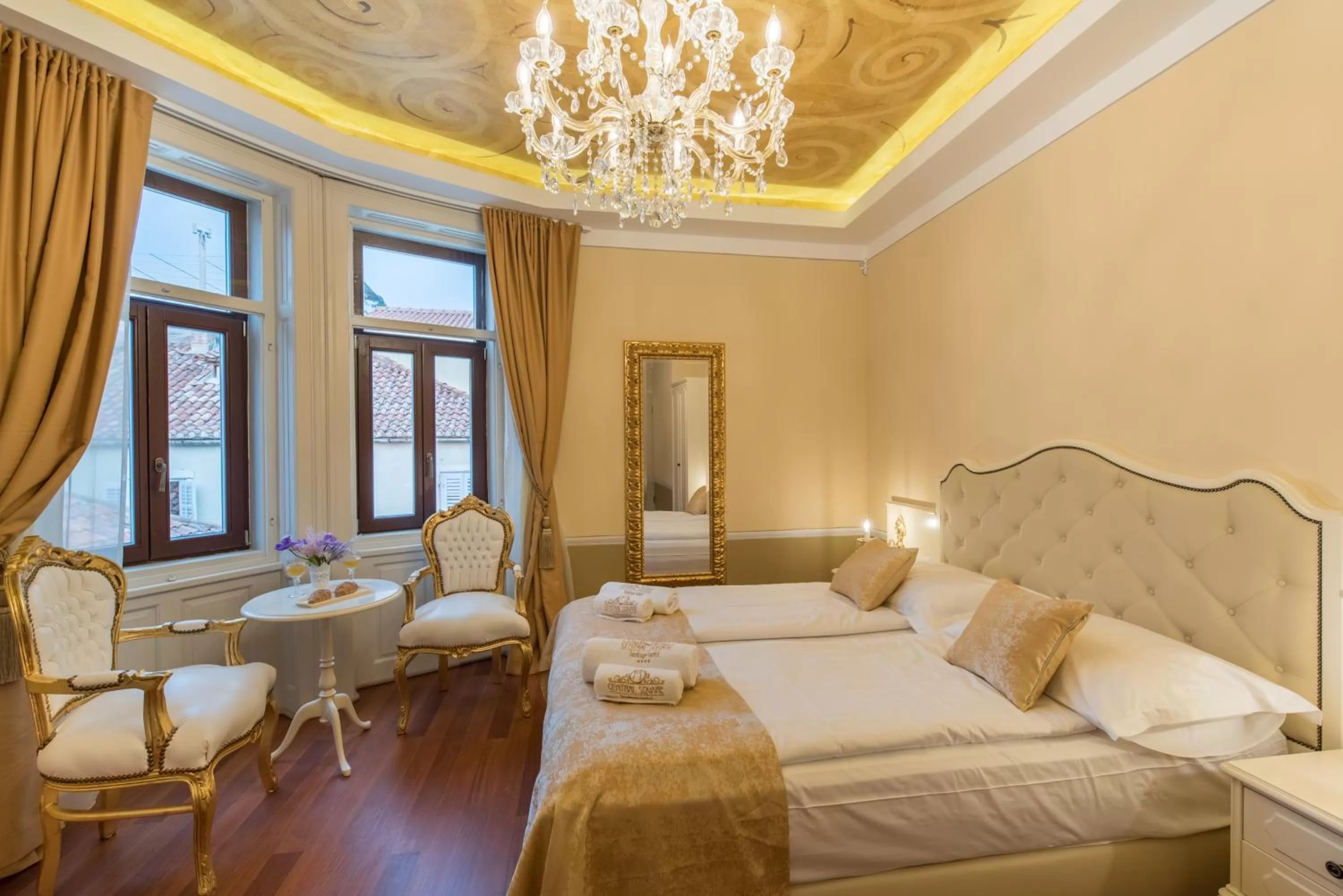 Bed in Central Square Heritage Hotel