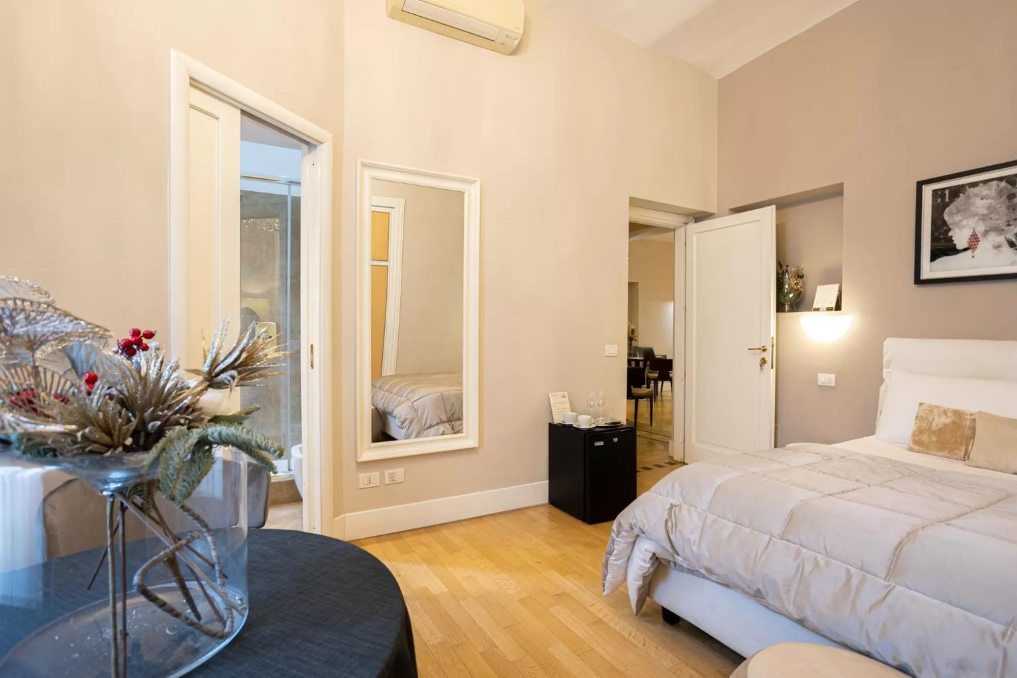 Photo of the whole room, Bed in Cardilli Luxury Rooms