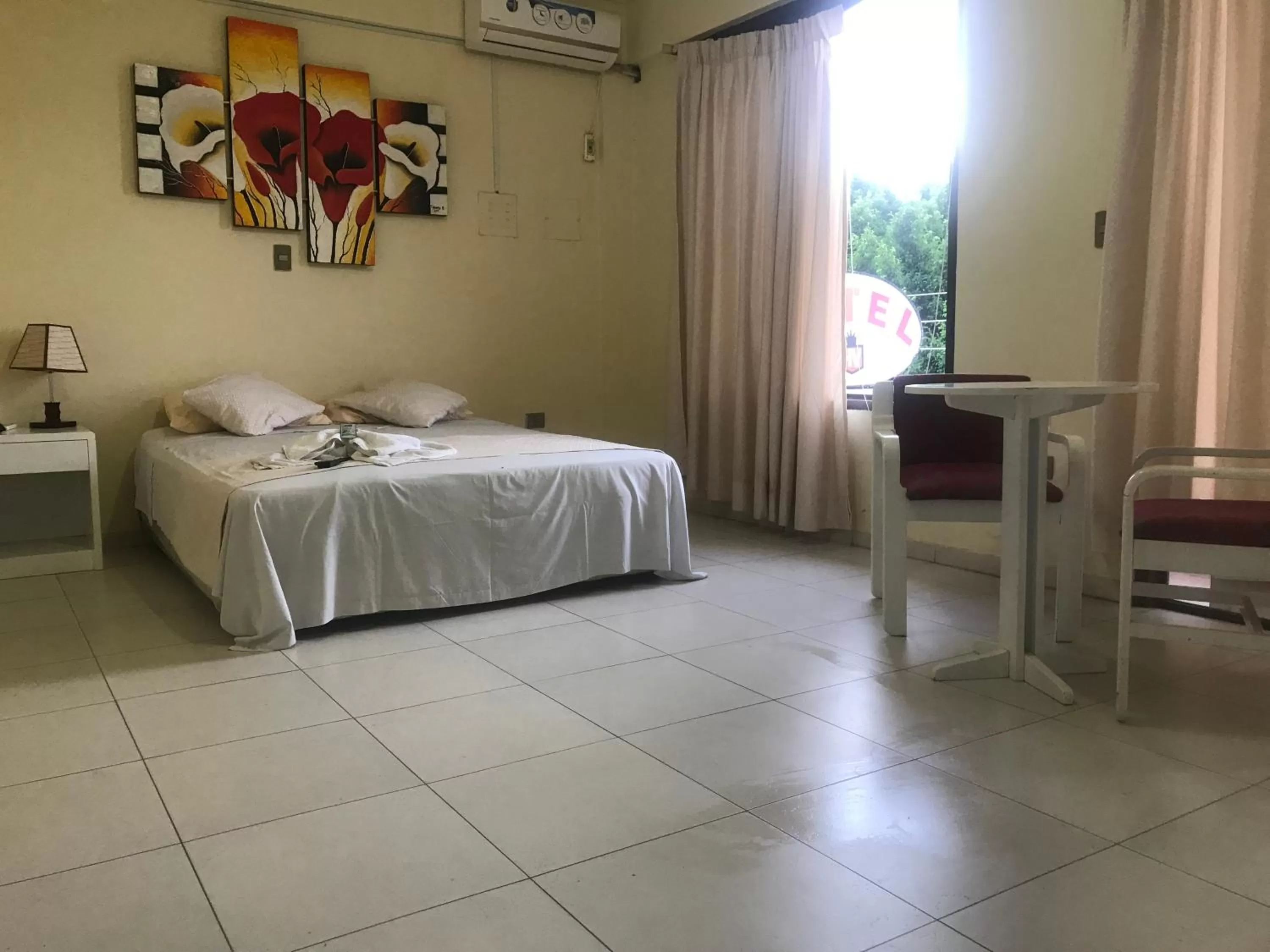 Bed in Hotel Viru Viru II