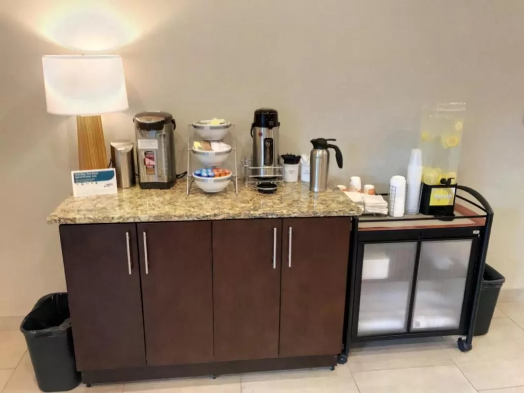 Coffee/tea facilities in Comfort Inn & Suites