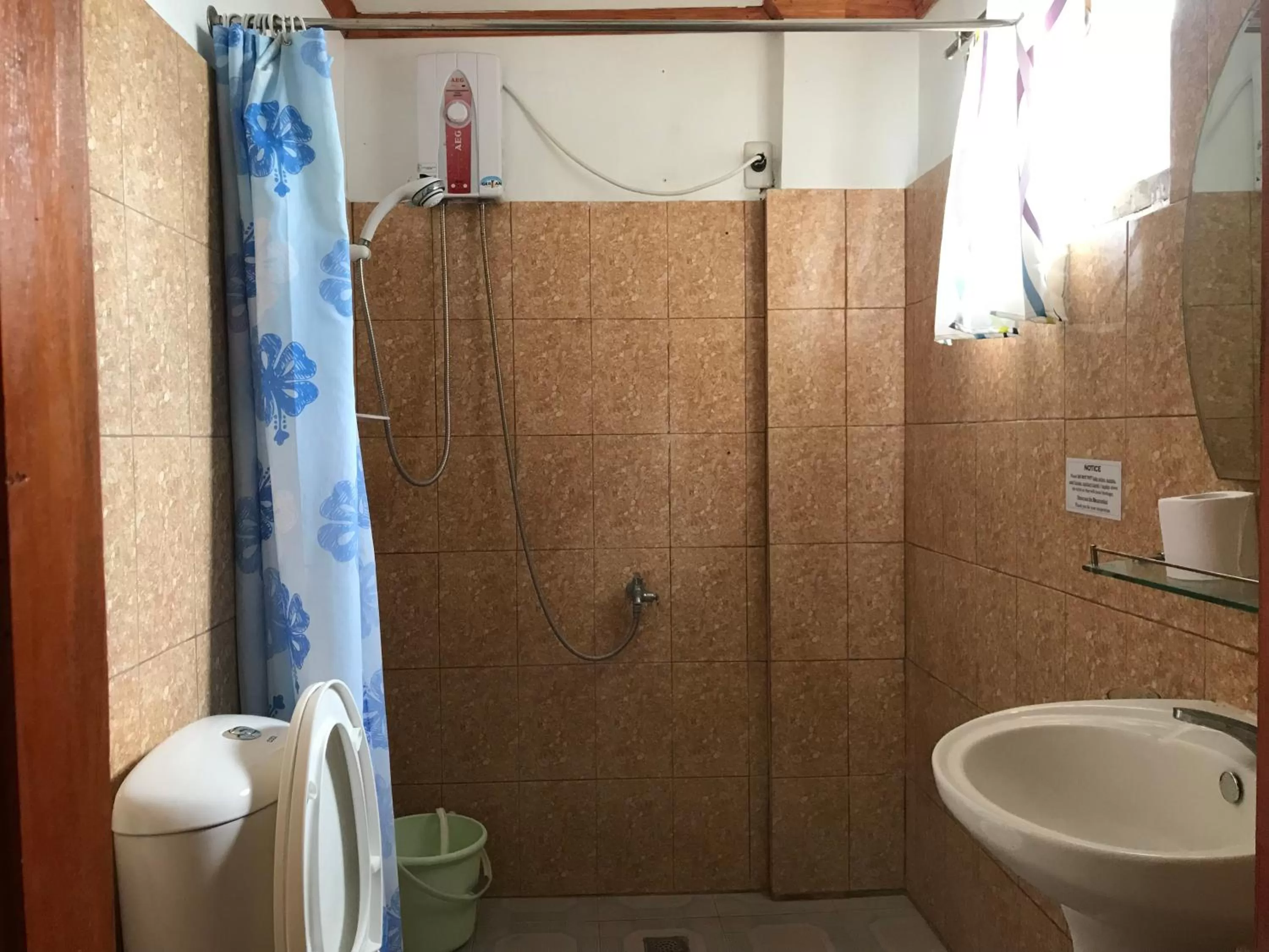 Shower in Marina Village