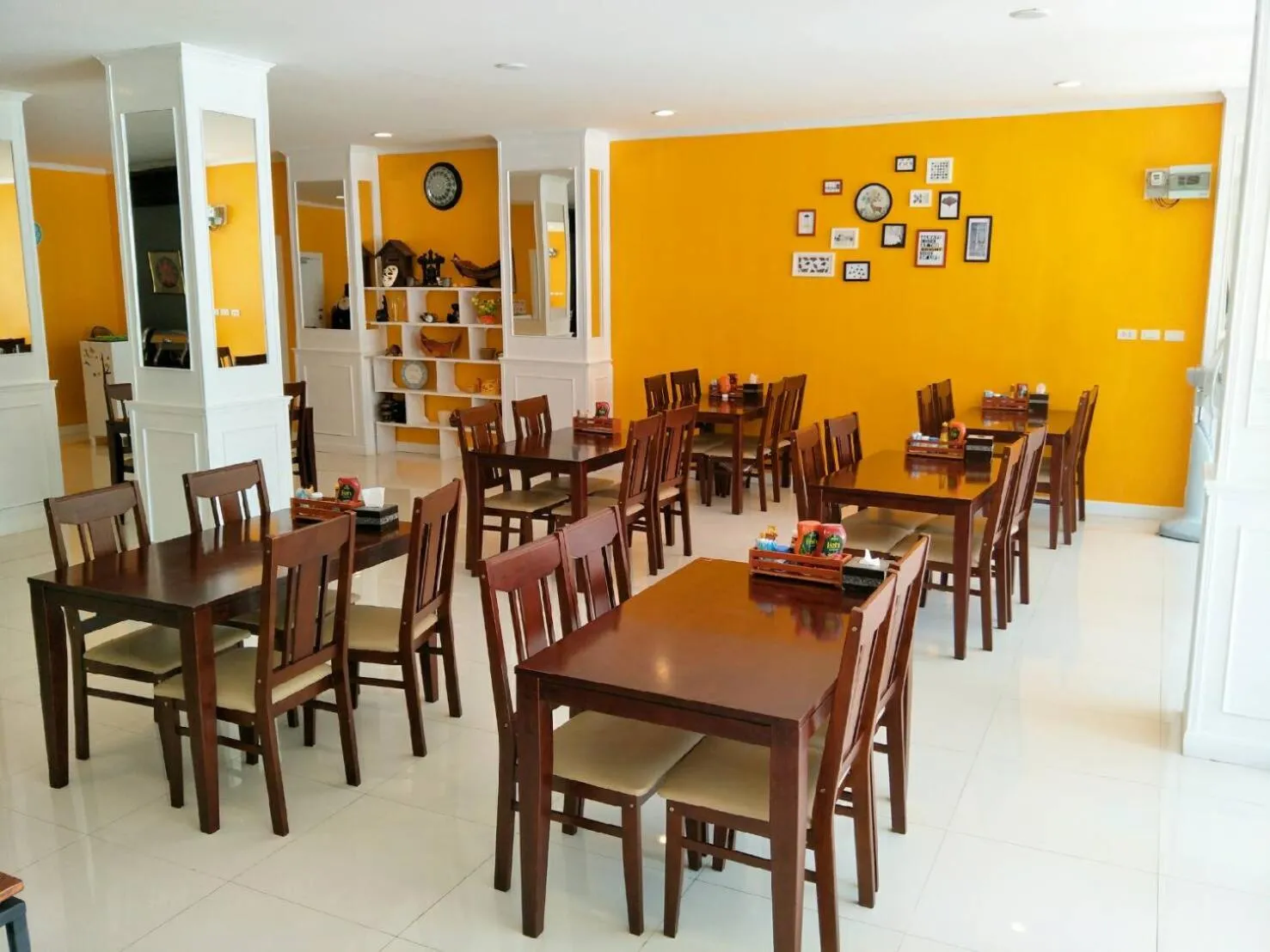Restaurant/places to eat in Phaithong Sotel Resort