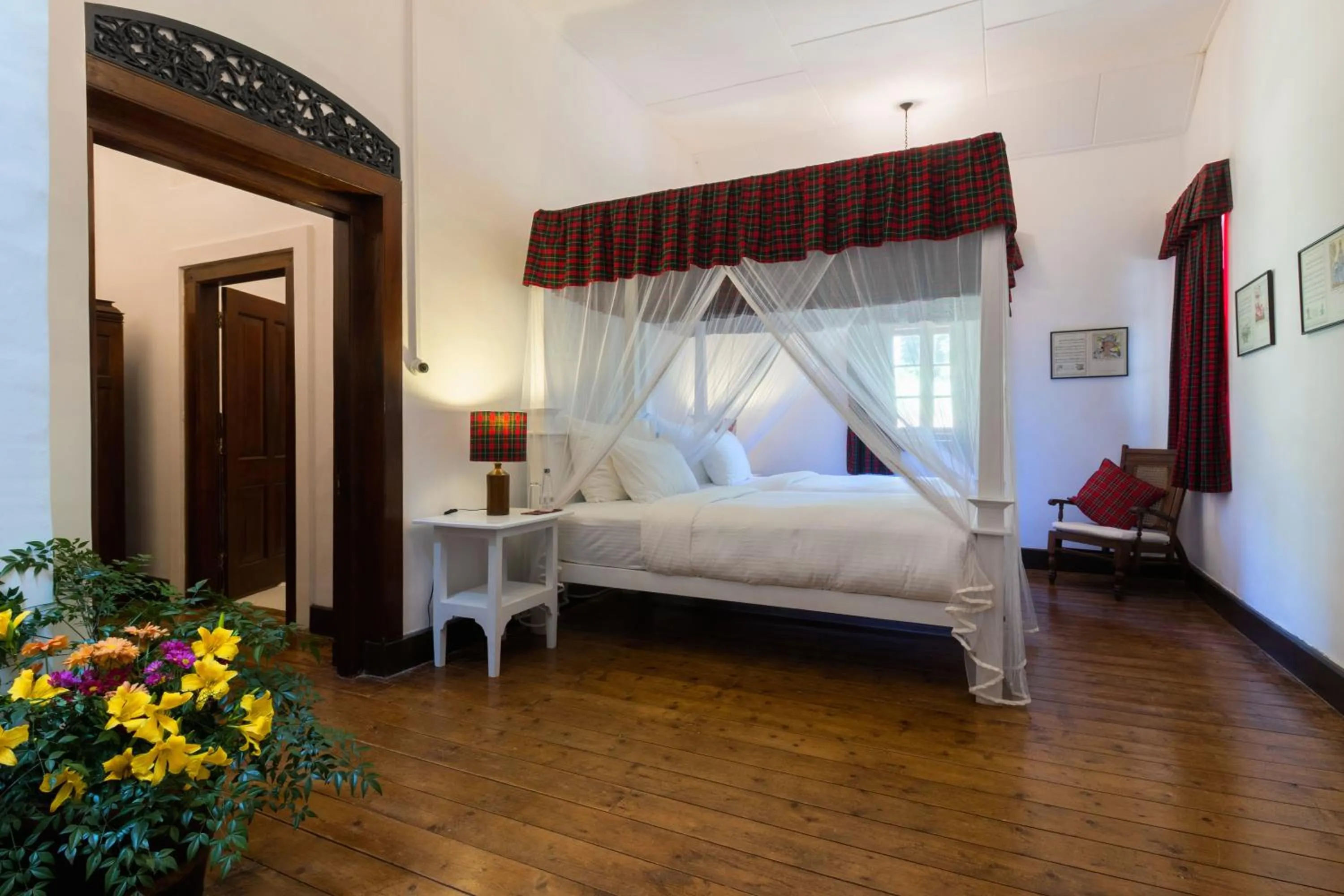 Day, Bed in Scottish Planter Bungalow- Thema Collection