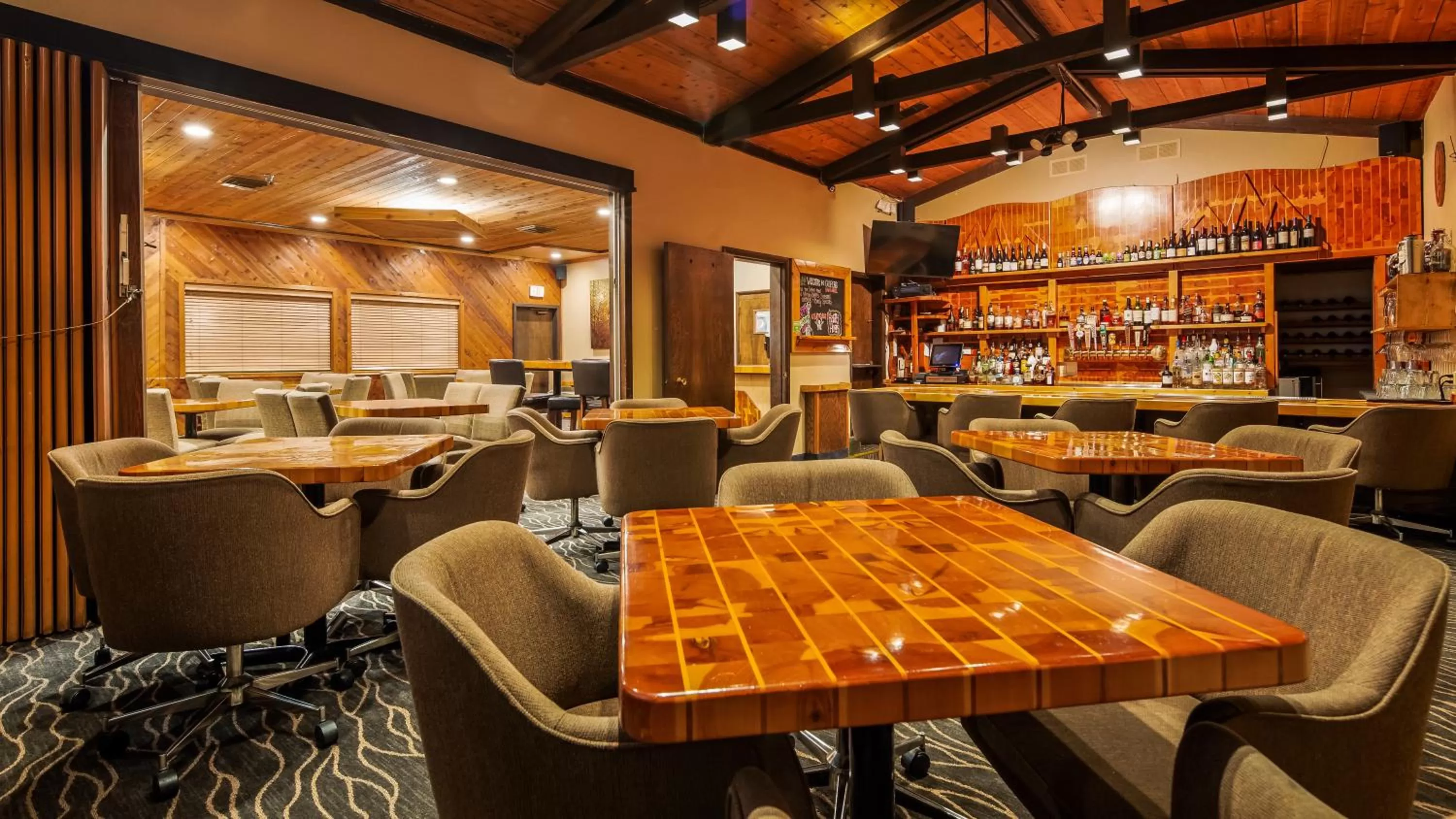 Lounge or bar in Best Western Plus Tree House