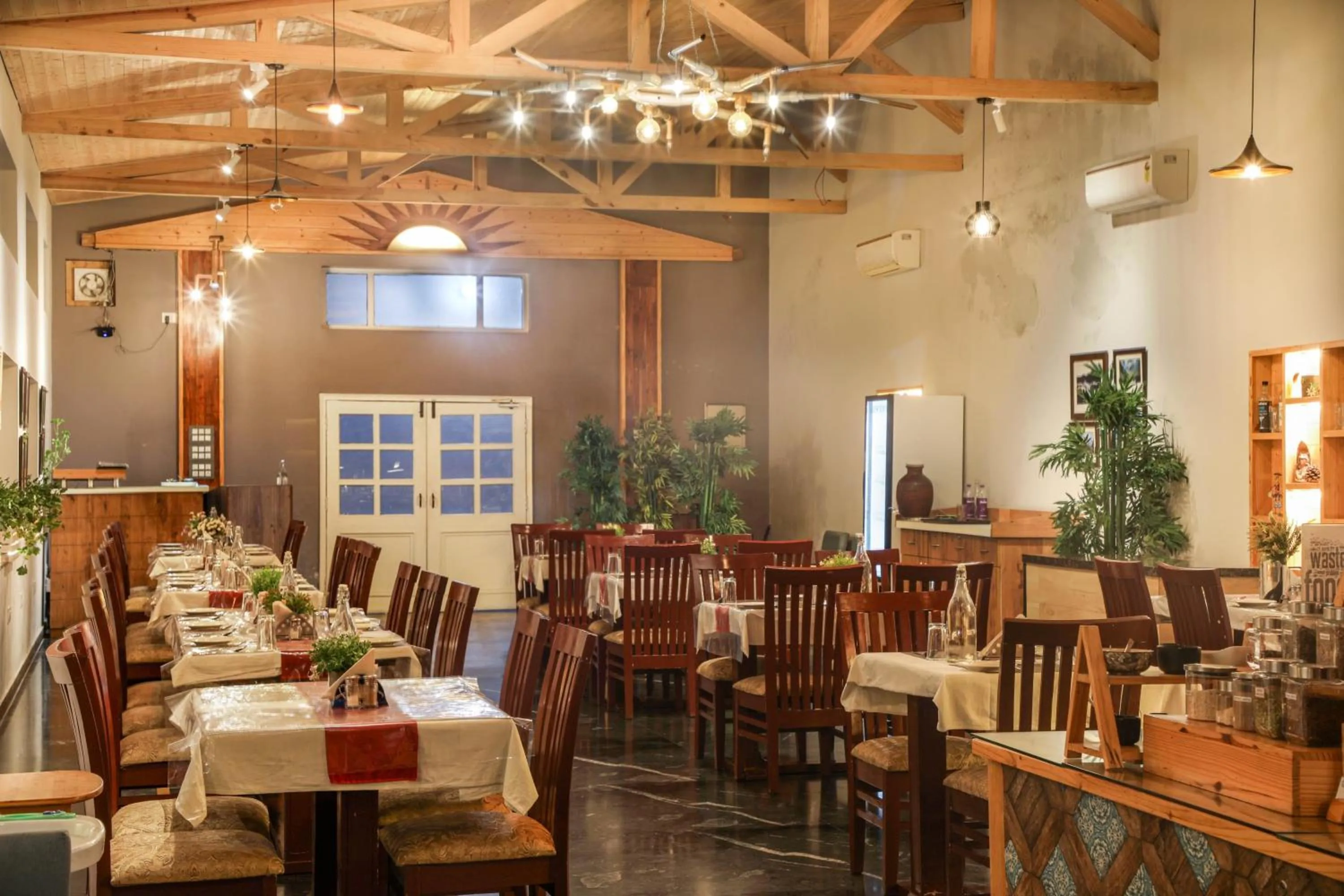 Restaurant/places to eat in Hotel SunGrace