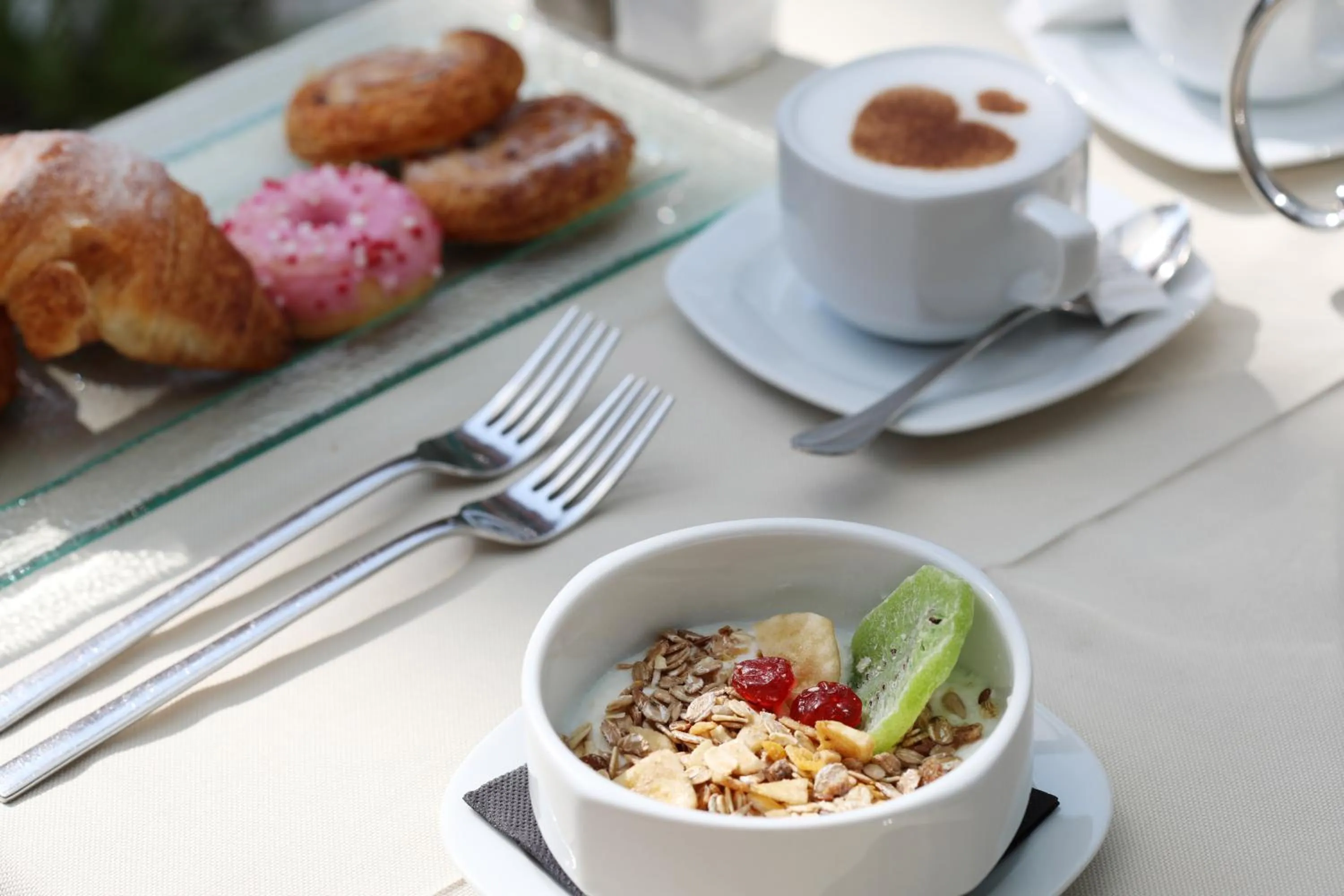 Food and drinks in Mon Port Hotel & Spa