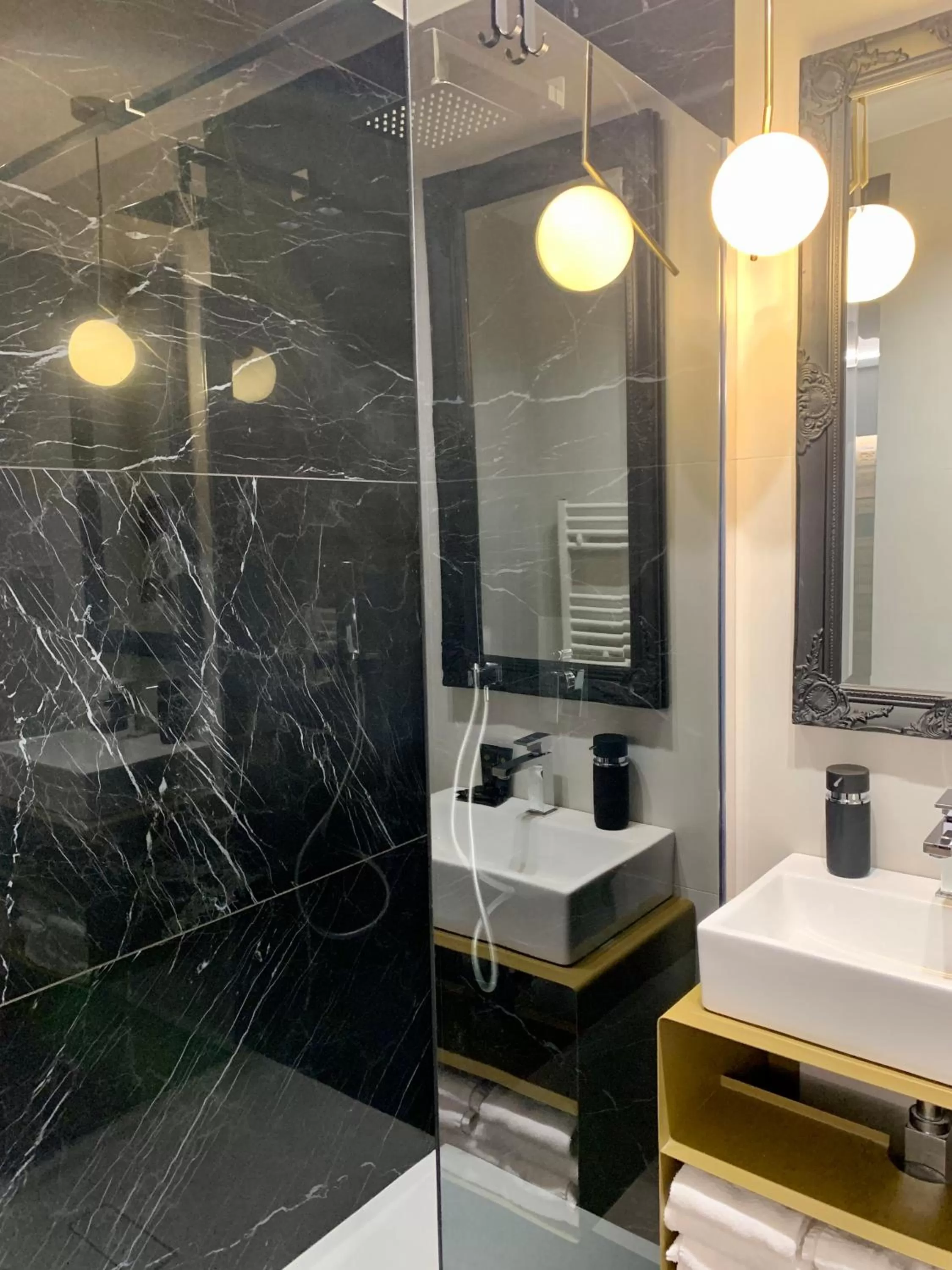 Bathroom in Toledo Boutique Rooms