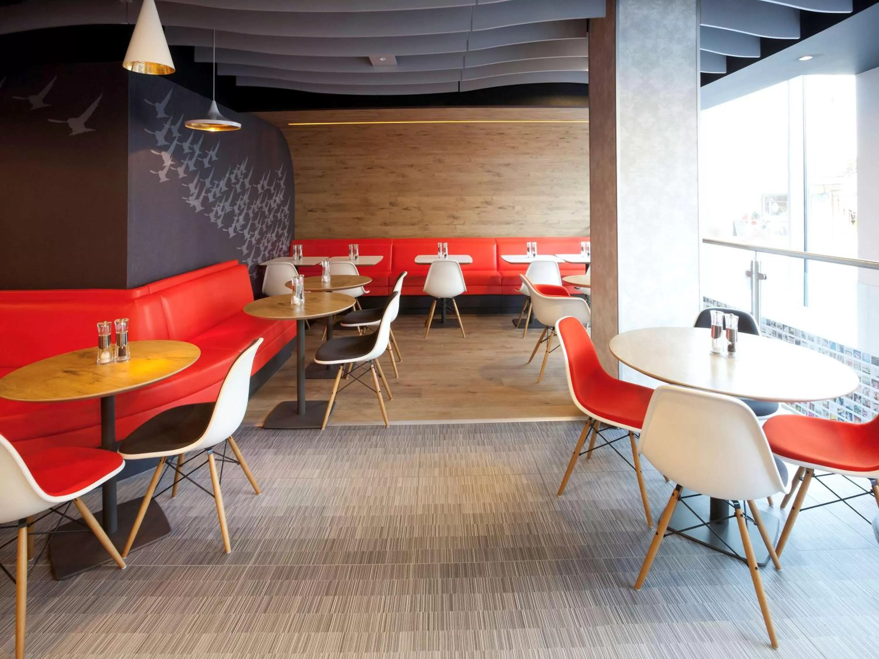 Restaurant/places to eat in ibis Brighton City Centre - Station