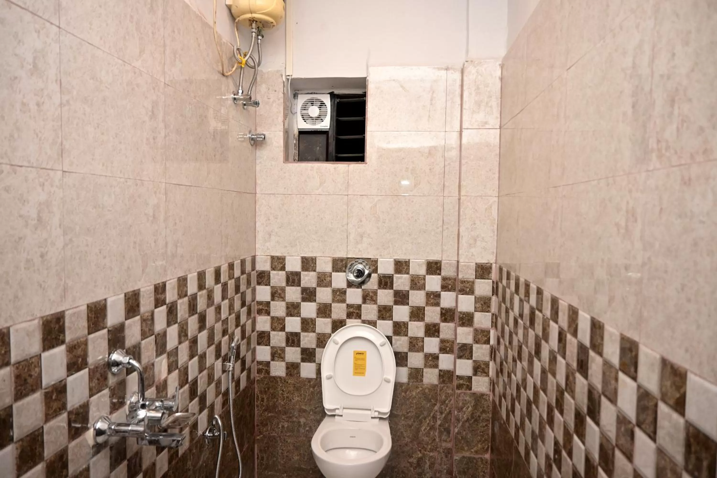 Shower, Bathroom in Royal Sea View