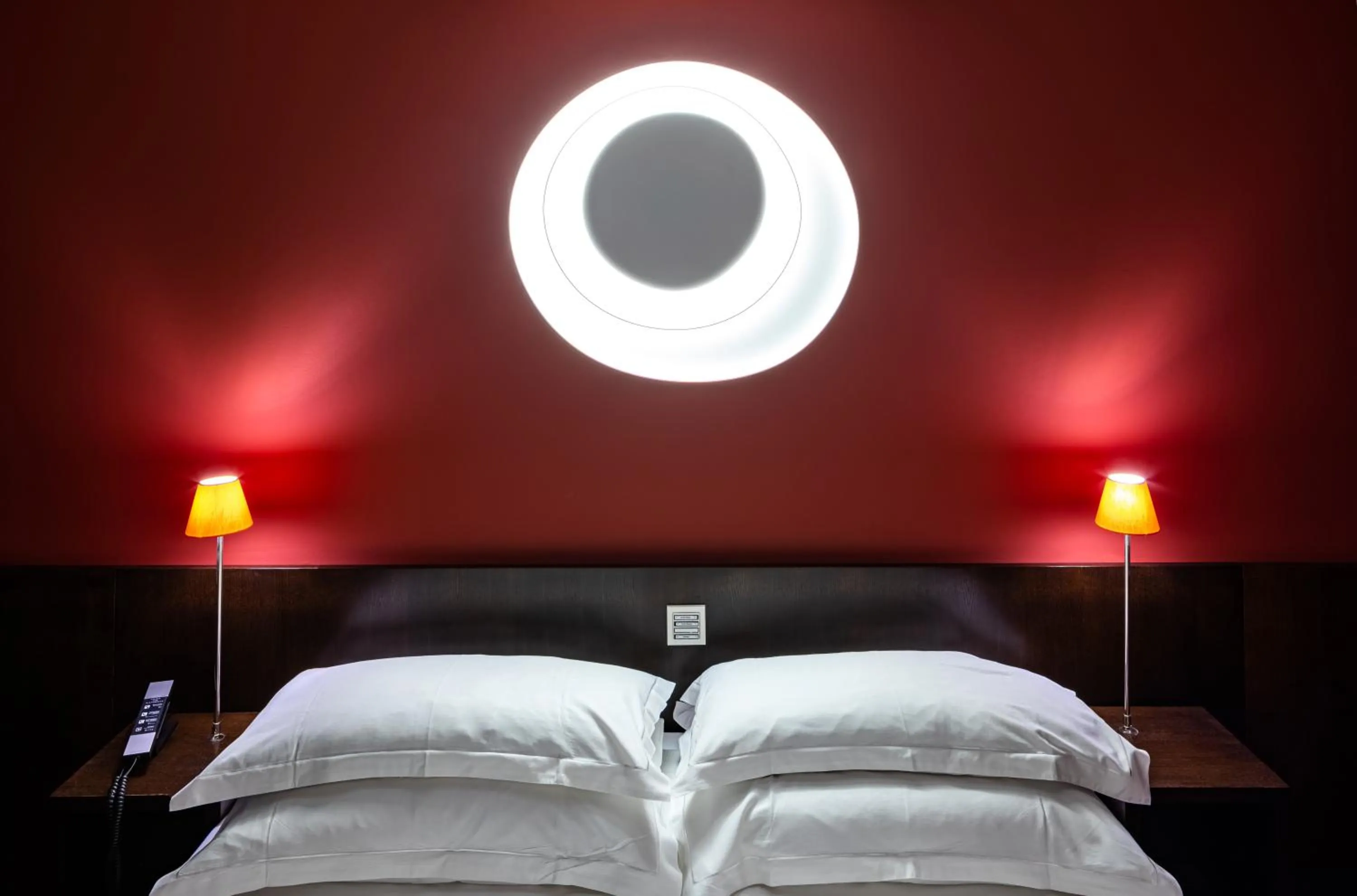 Photo of the whole room, Bed in The New Yorker Hotel Köln-Messe