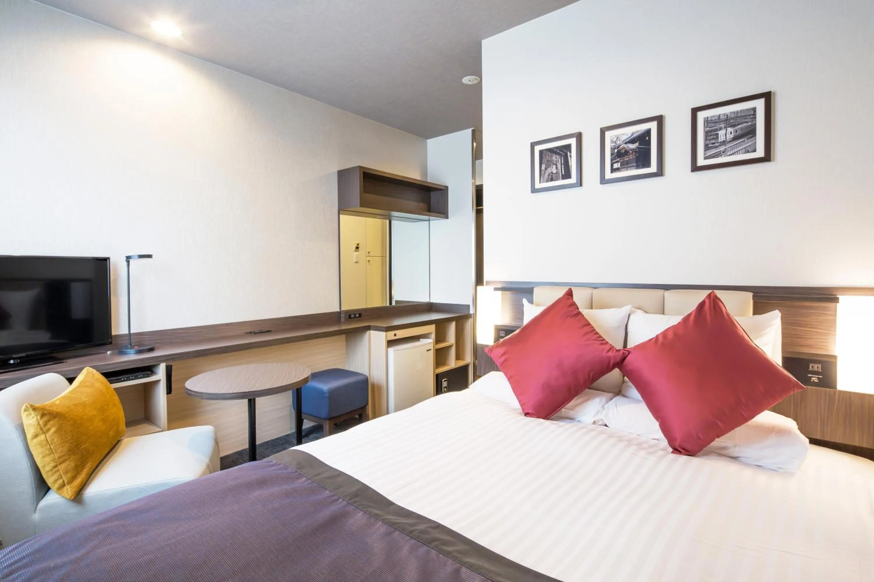 Spring, Bed in HOTEL MYSTAYS Kanda
