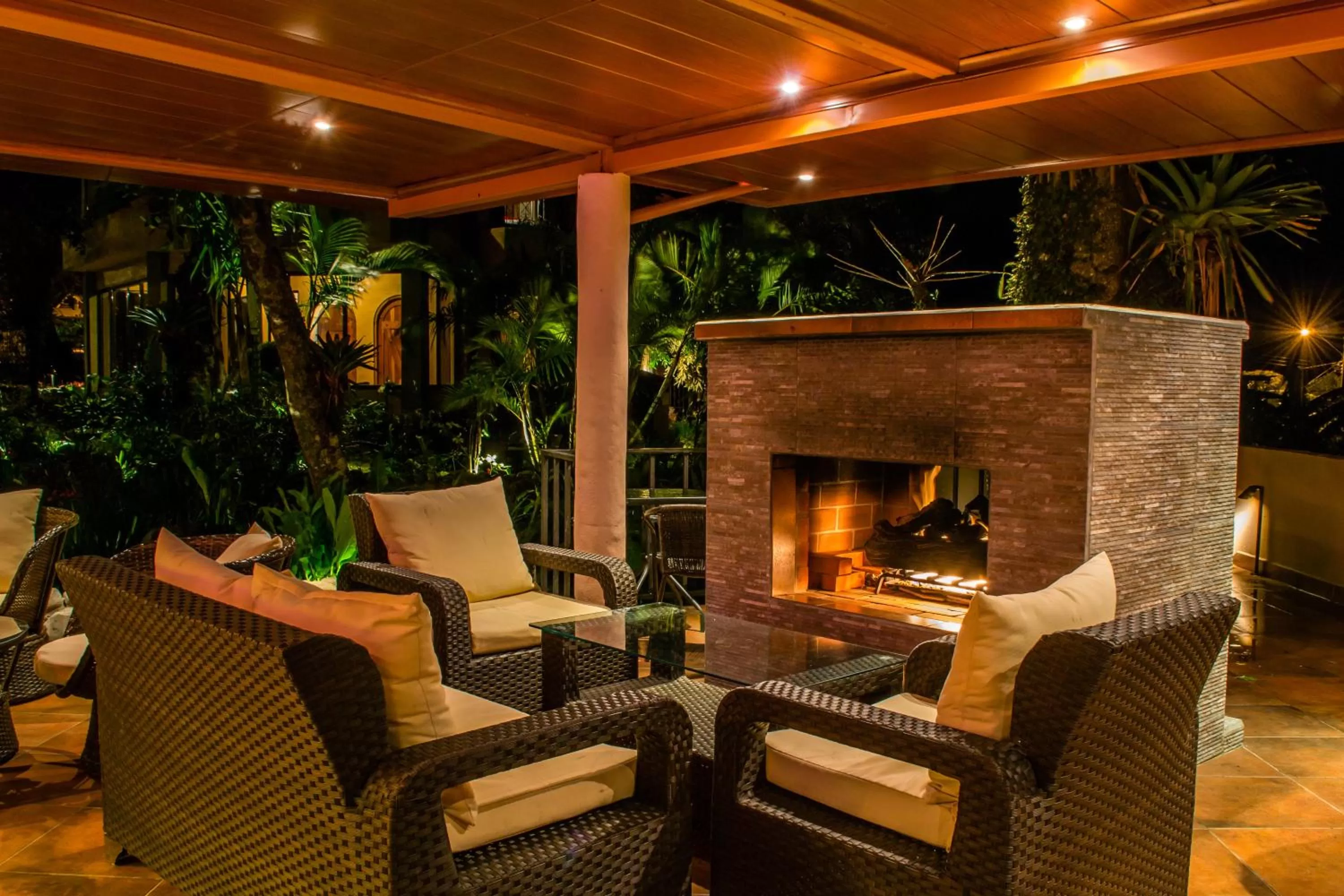 Lounge or bar in The Inn at Palo Alto