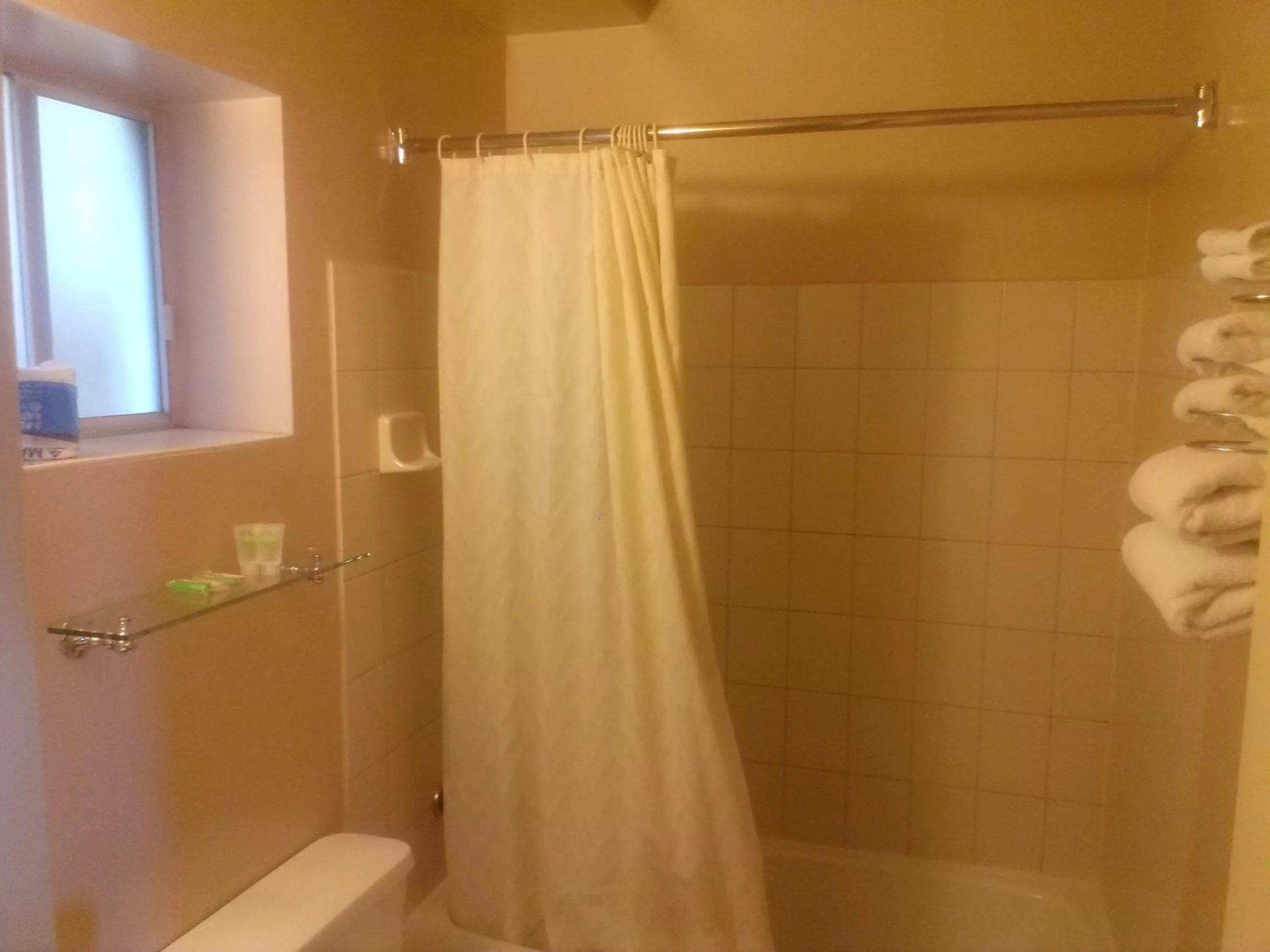 Bathroom in Heritage House Motel