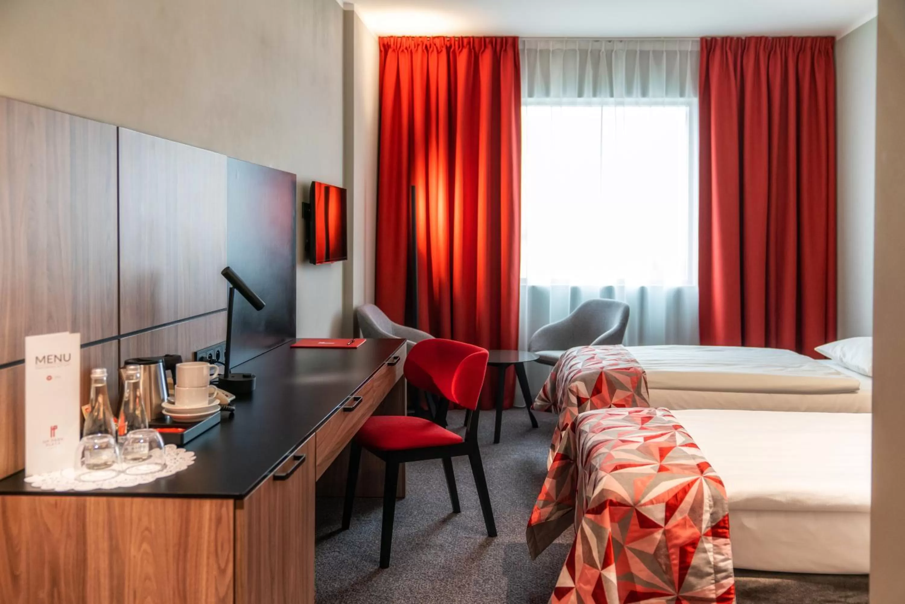 Photo of the whole room, Bed in HP Park Plaza