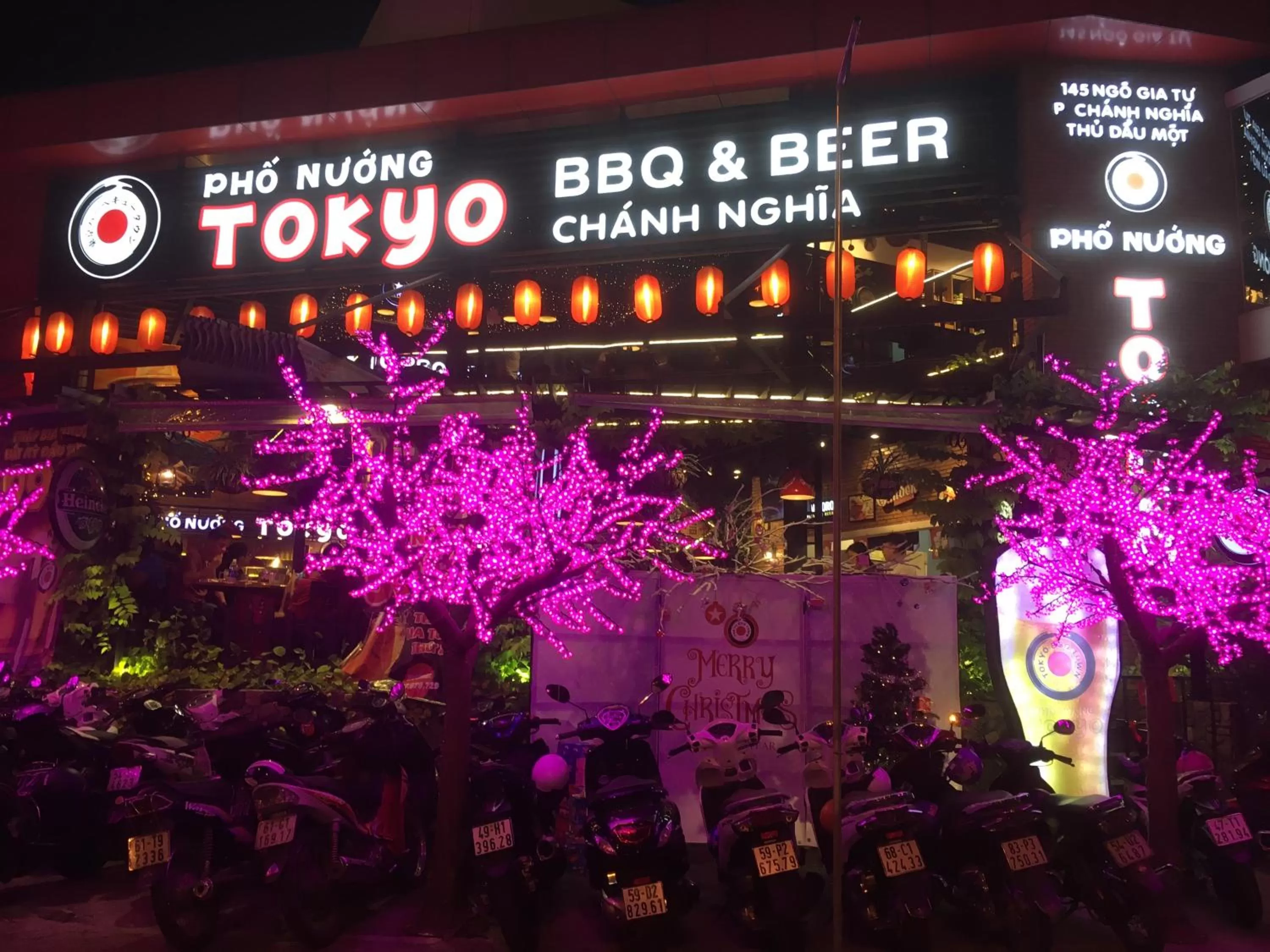 Restaurant/places to eat in The Green House - Serviced Apartment