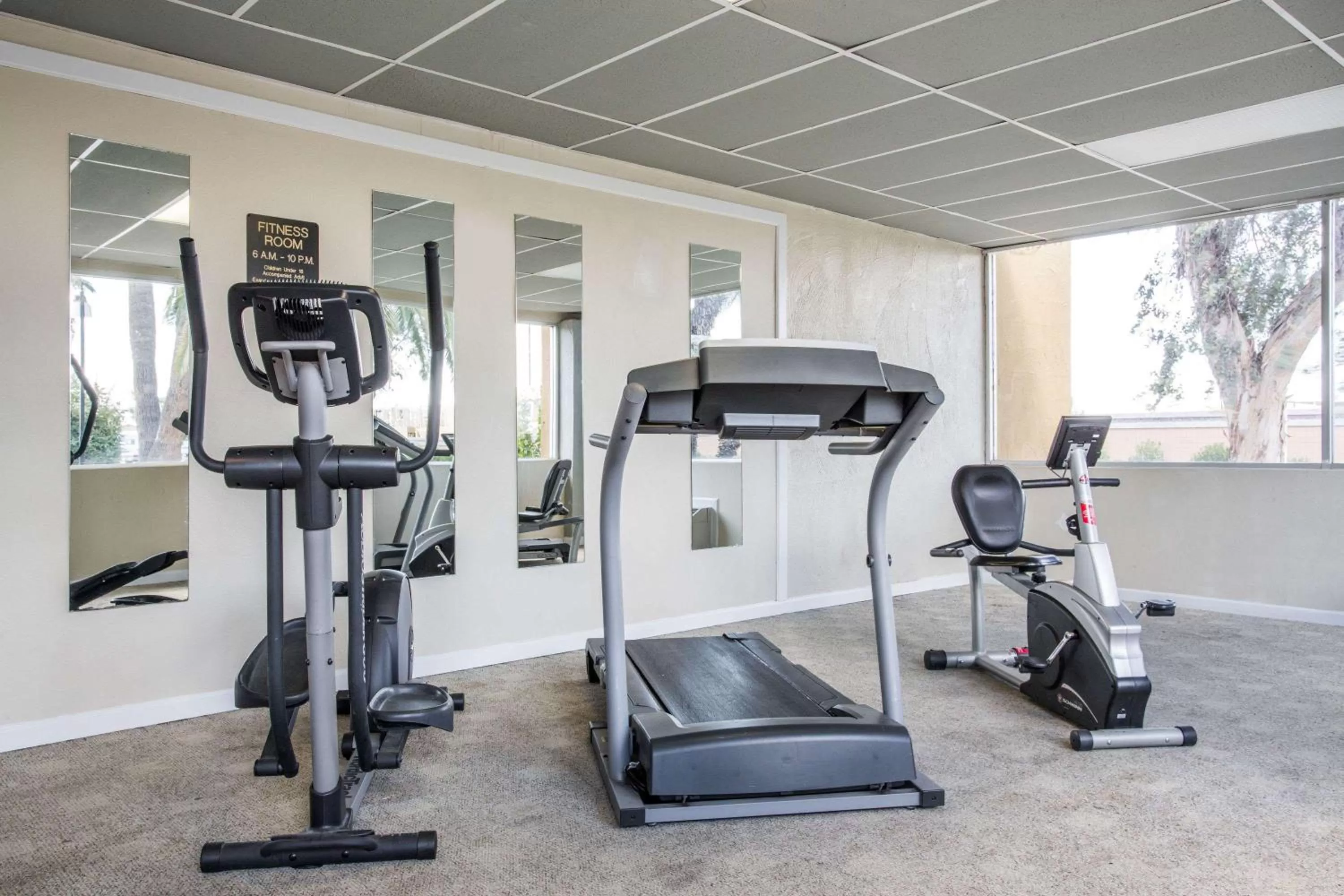 Fitness centre/facilities in Days Hotel by Wyndham Peoria Glendale Area