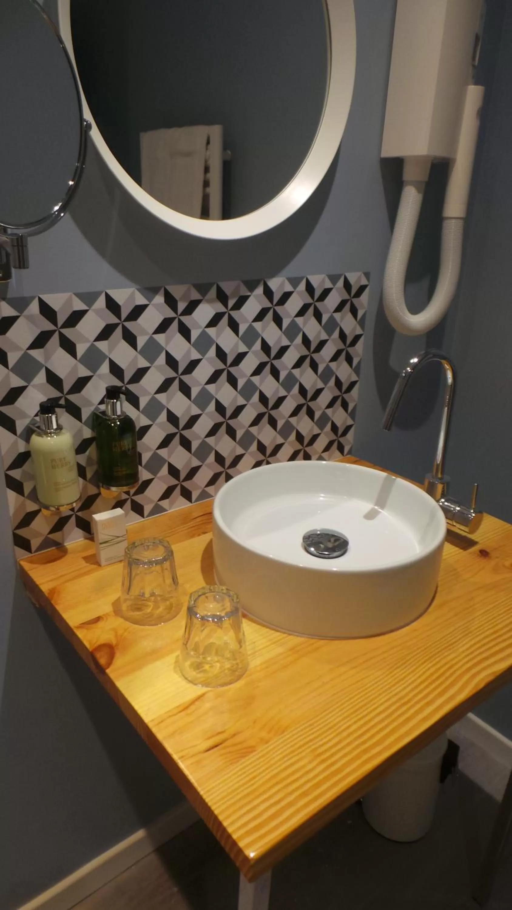 Bathroom in Nouvel Hôtel & Appartements