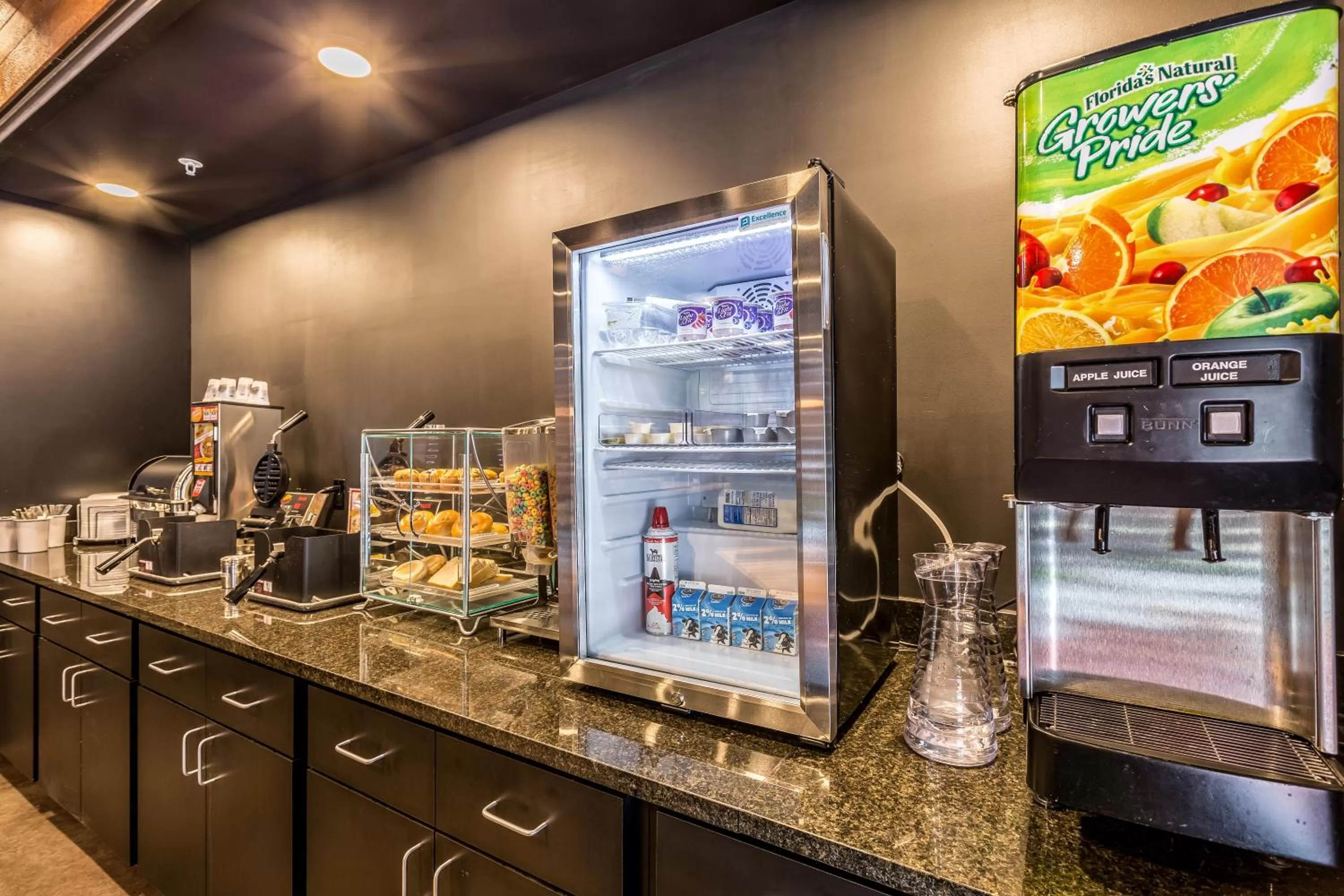 Buffet breakfast in Cobblestone Hotel & Suites - Stevens Point