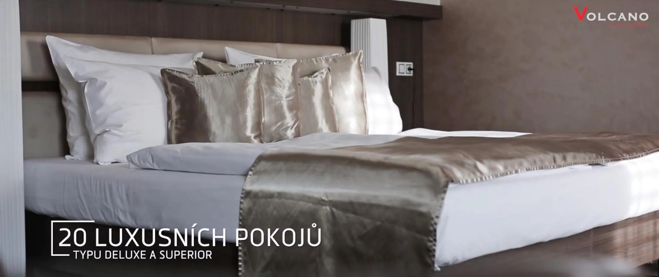 Bed in Volcano Spa Hotel