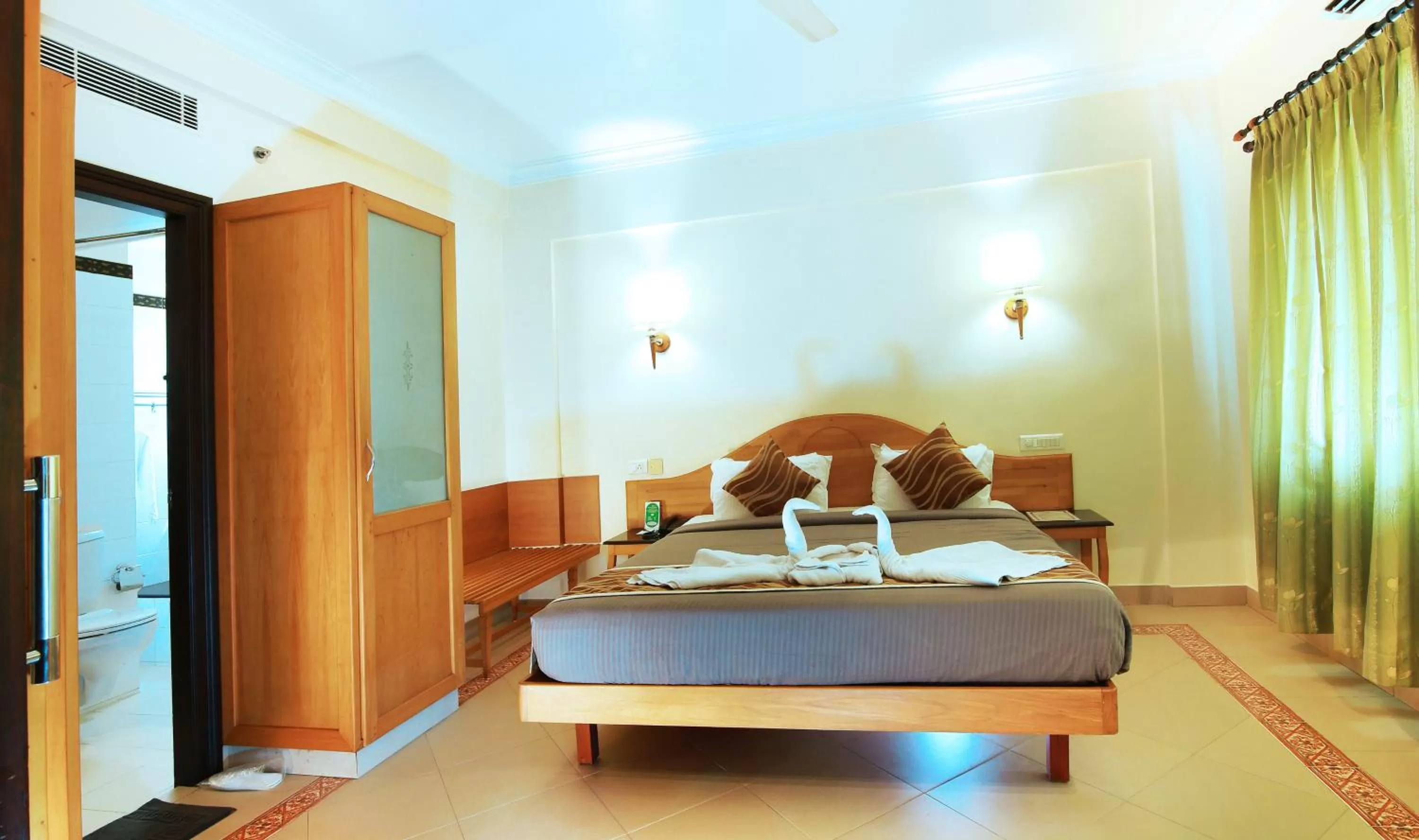 Photo of the whole room in Royal Omars