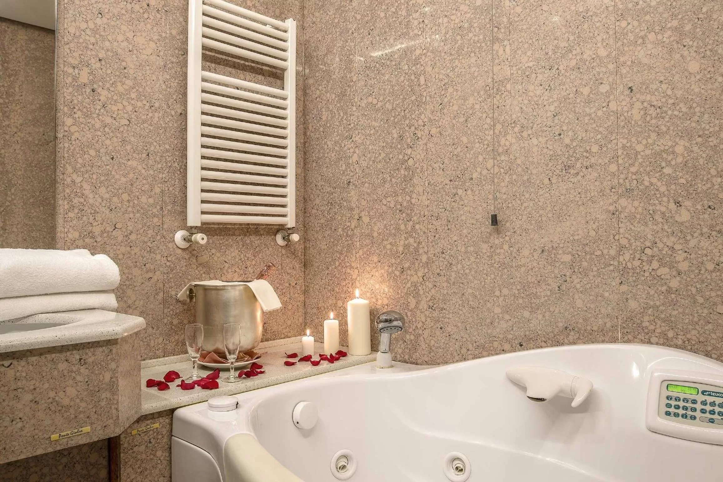 Bathroom in Hotel La Giocca