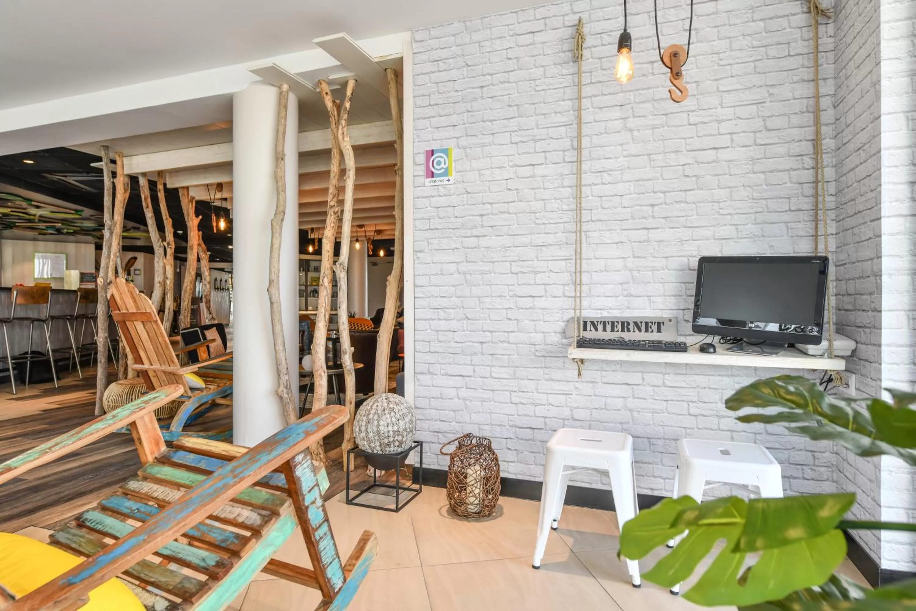 Communal lounge/ TV room in ibis styles La Rochelle Thalasso Chatelaillon