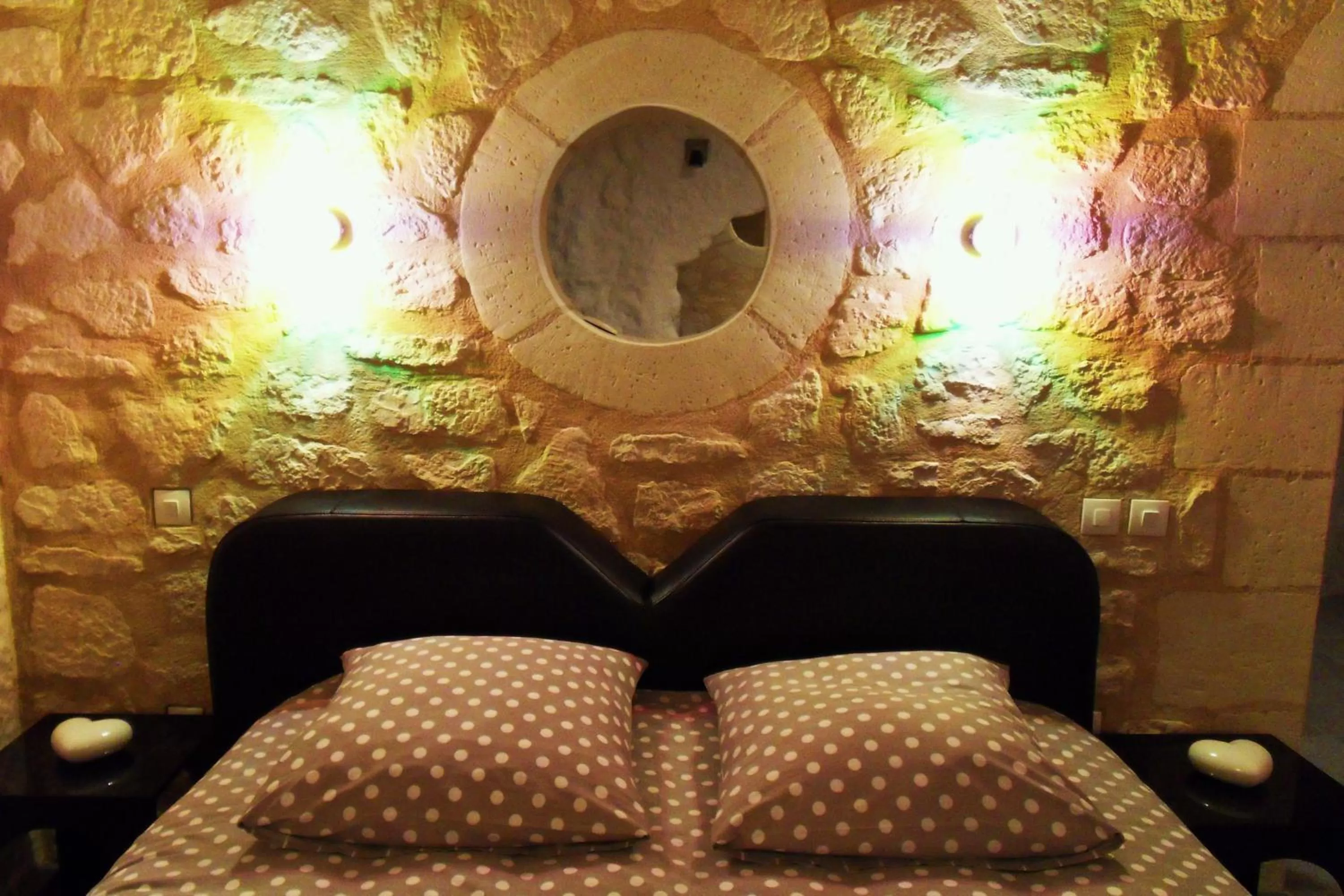 Bedroom, Bed in Troglodelice