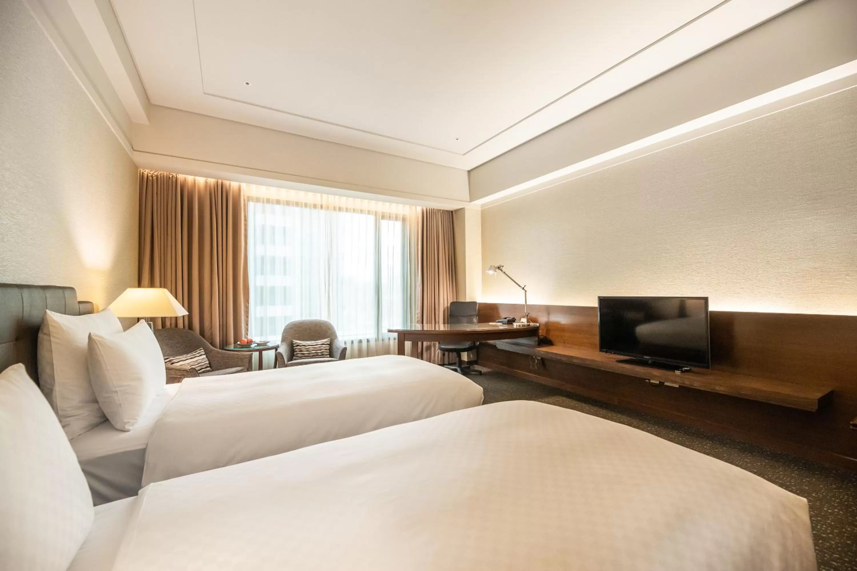 Photo of the whole room, Bed in Miramar Garden Taipei