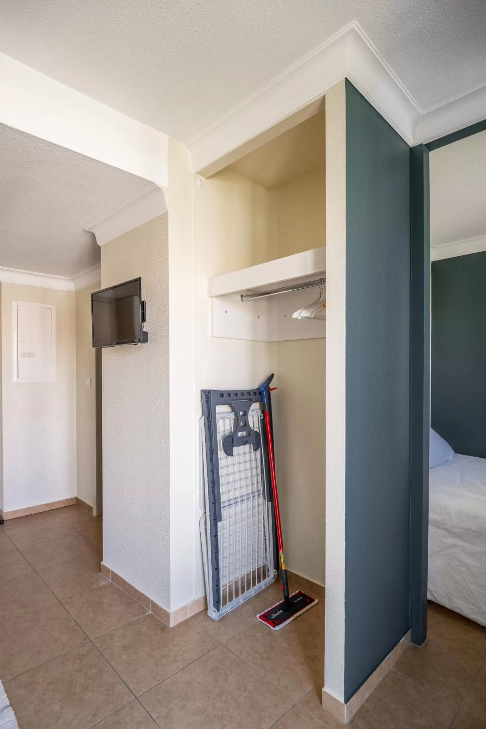 TV/Entertainment Center in Résidence Chateau d'Acotz - Avec piscine à 600m des plages à Saint-Jean-de-Luz