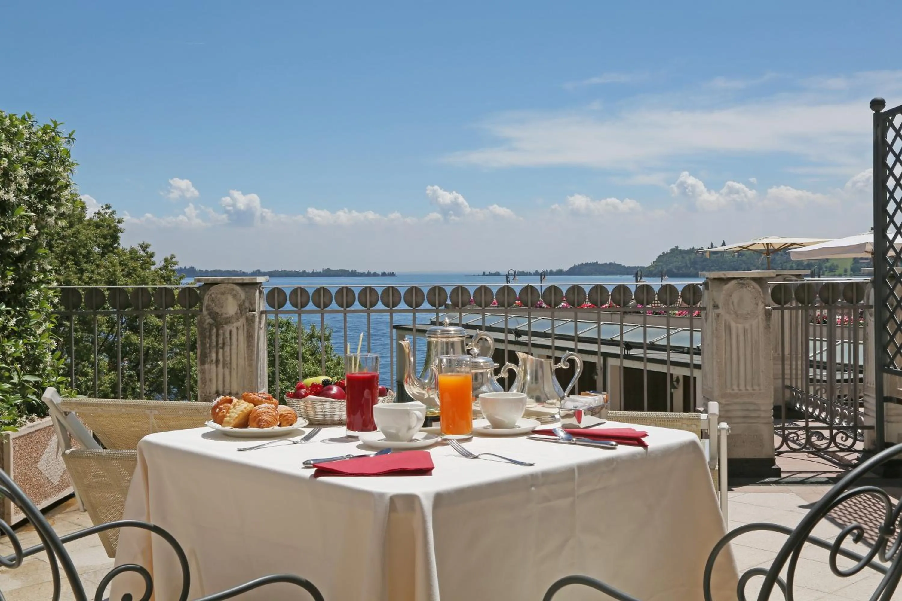 Balcony/Terrace in Hotel Savoy Palace