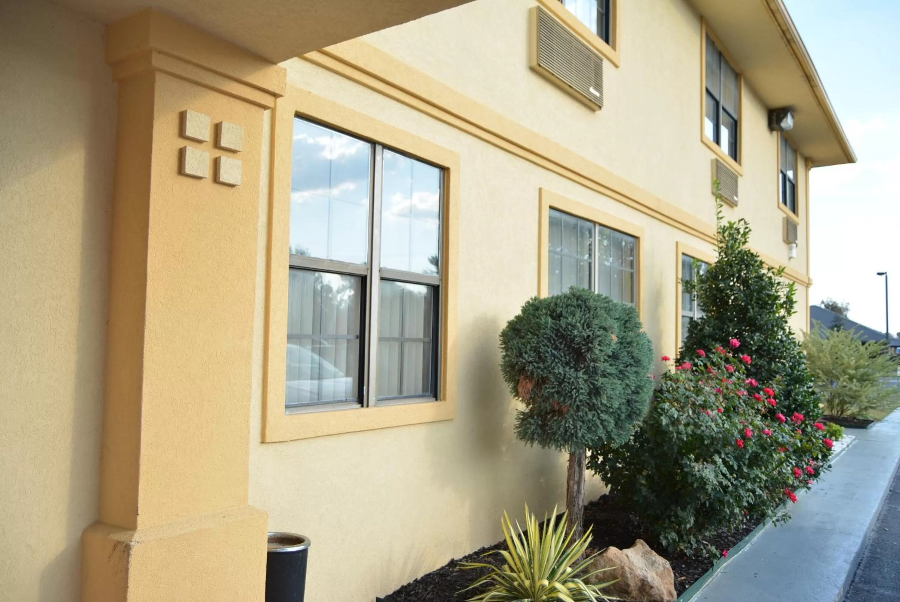 Facade/entrance in Super 8 by Wyndham Sulphur