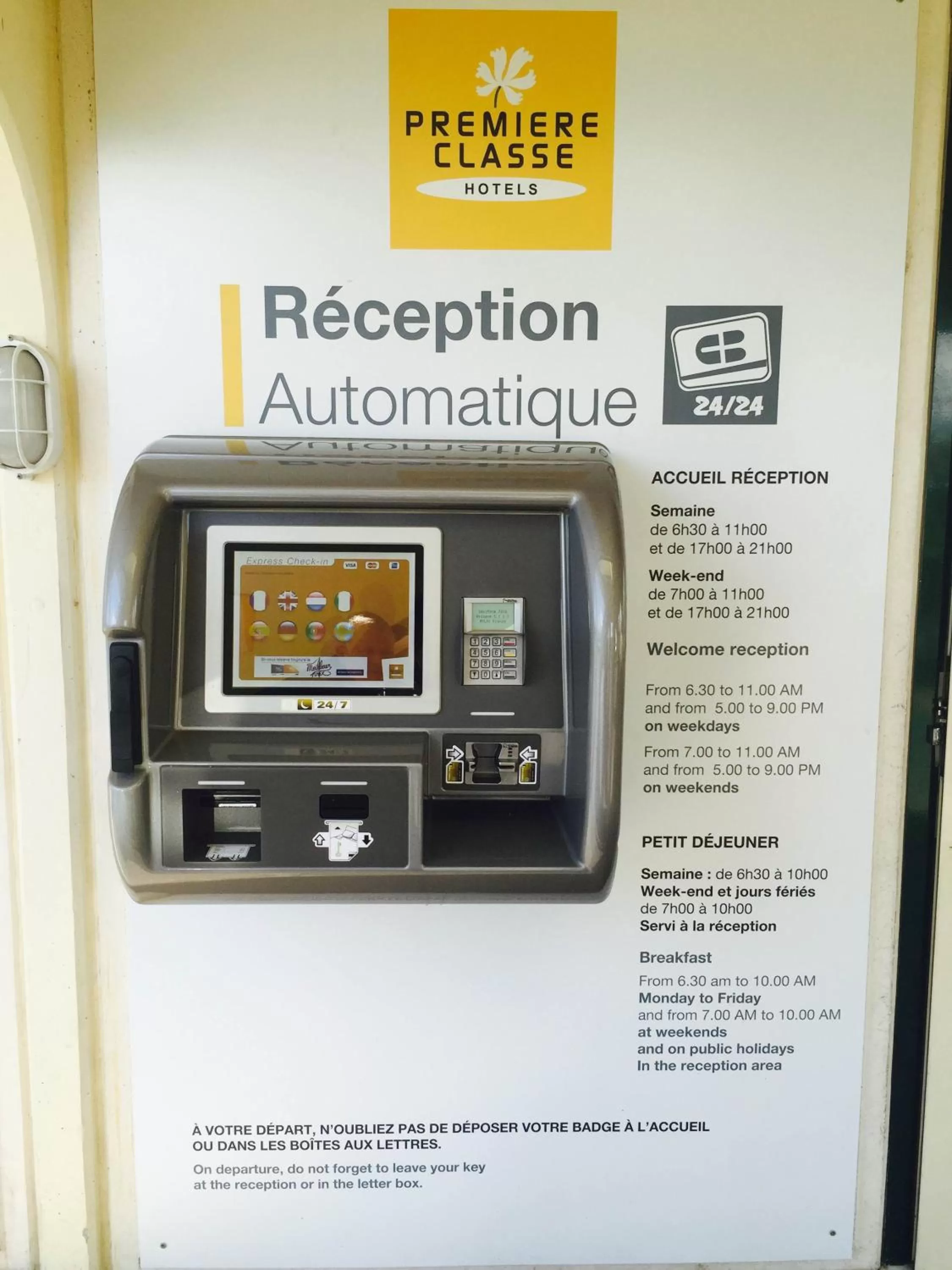 Lobby or reception in Premiere Classe Nevers Varennes Vauzelles