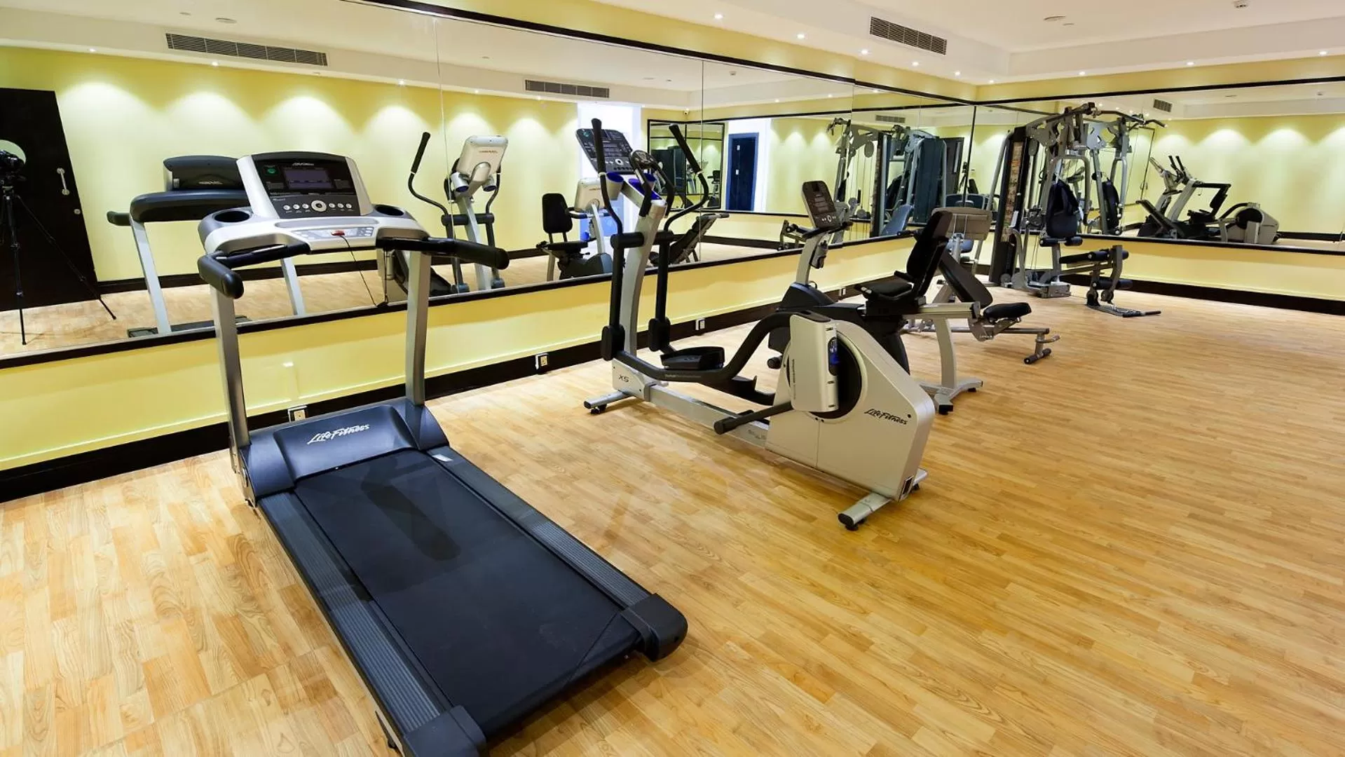 Fitness centre/facilities, Fitness Center/Facilities in Western Lamar Hotel