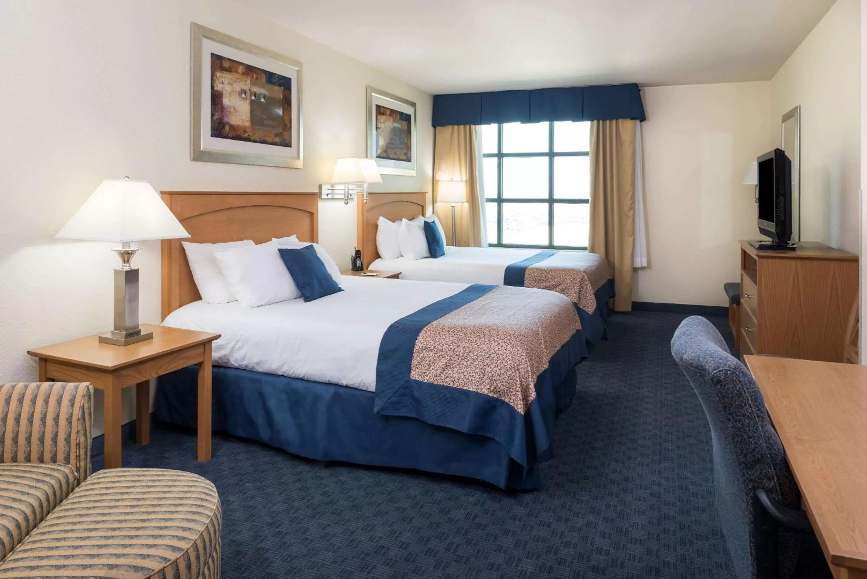Queen Room with Two Queen Beds - Non-Smoking in Wingate by Wyndham Spokane Airport