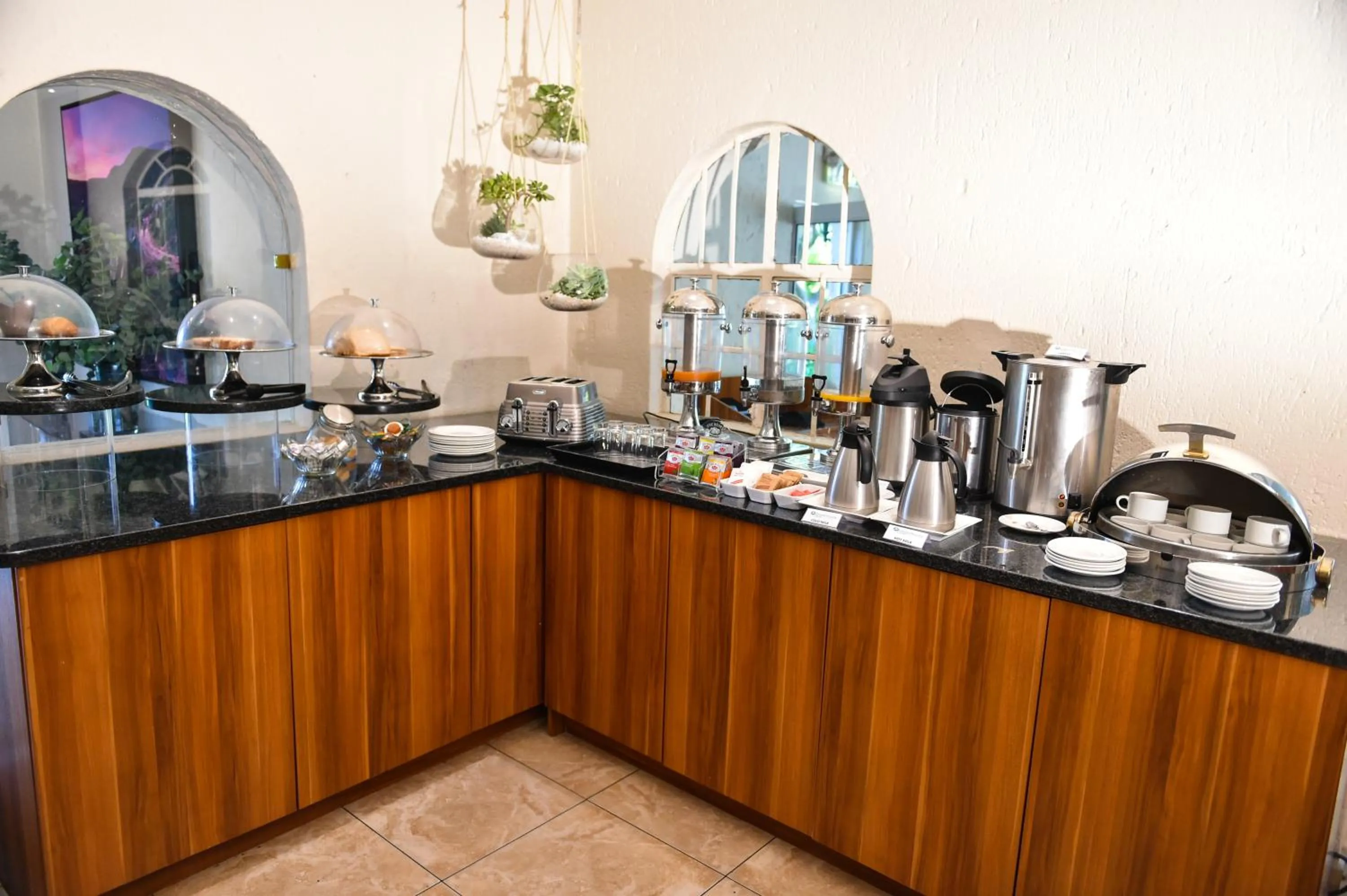 Restaurant/places to eat in CedarWoods of Sandton