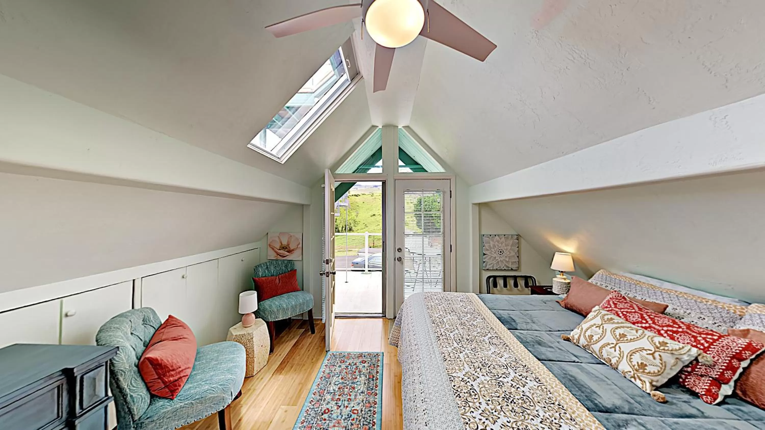 Photo of the whole room, Bed in Ha'le Kiana