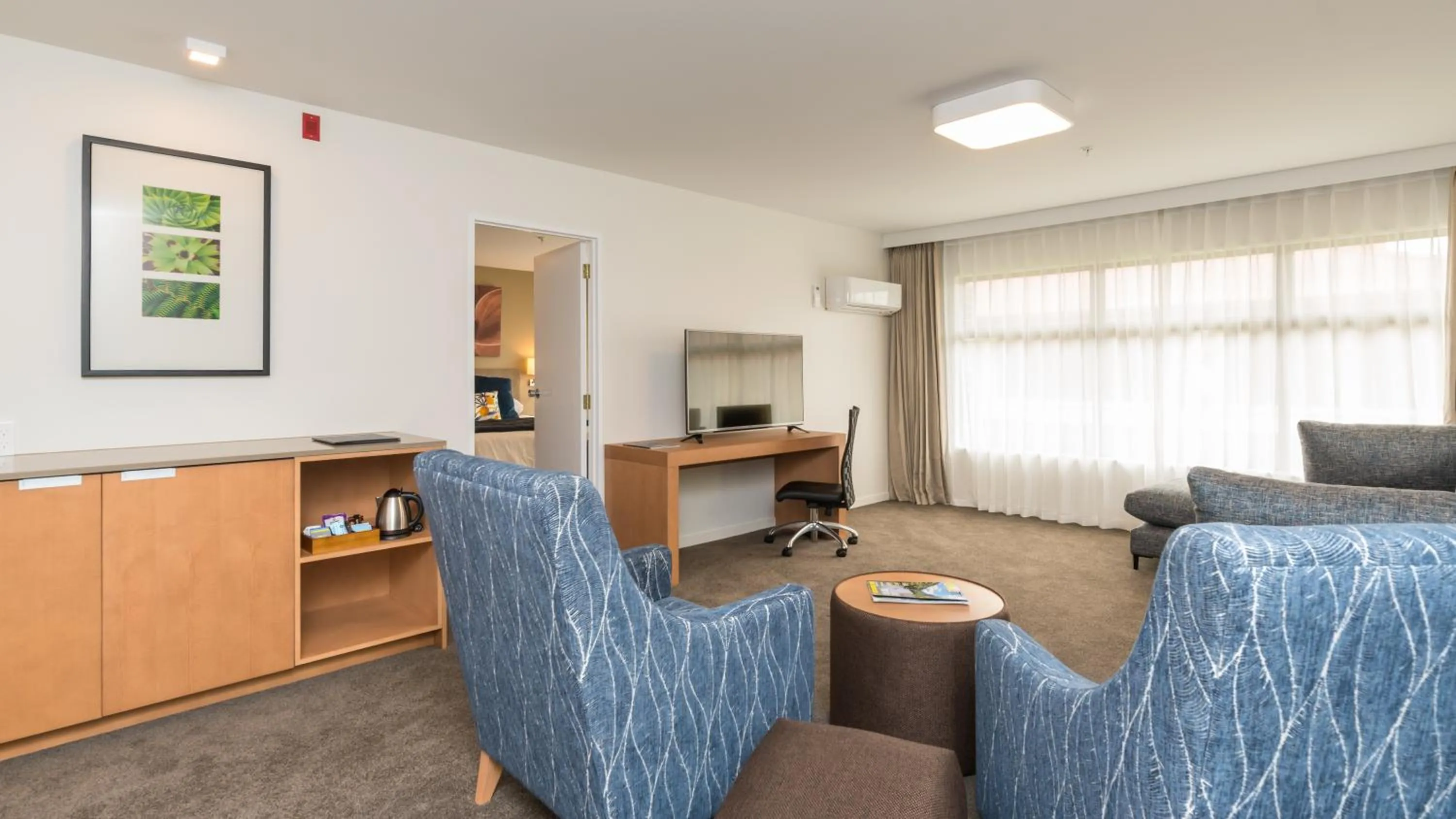 Living room in Distinction Hamilton Hotel & Conference Centre