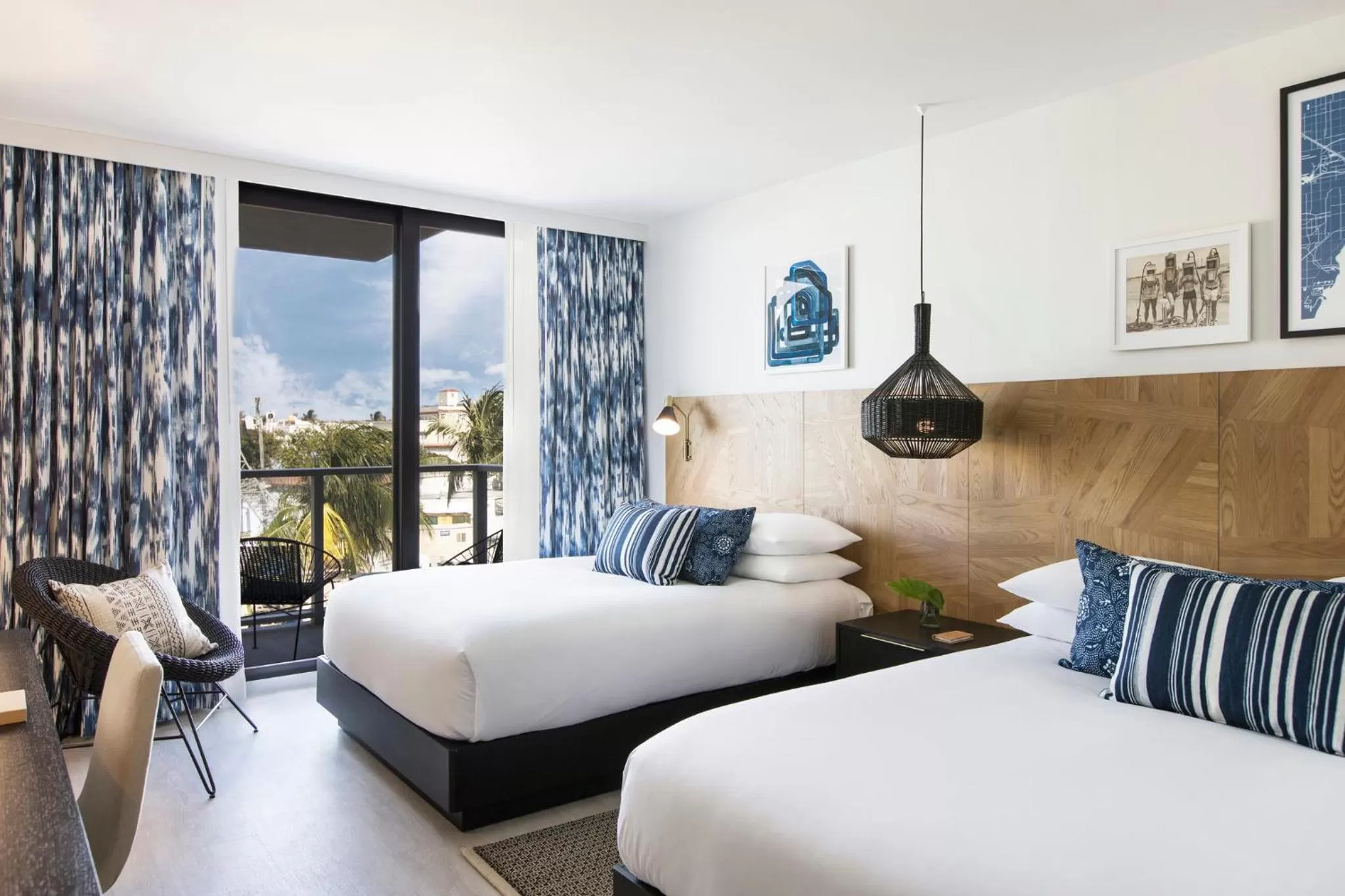 Photo of the whole room, Bed in Kimpton Angler’s Hotel South Beach by IHG