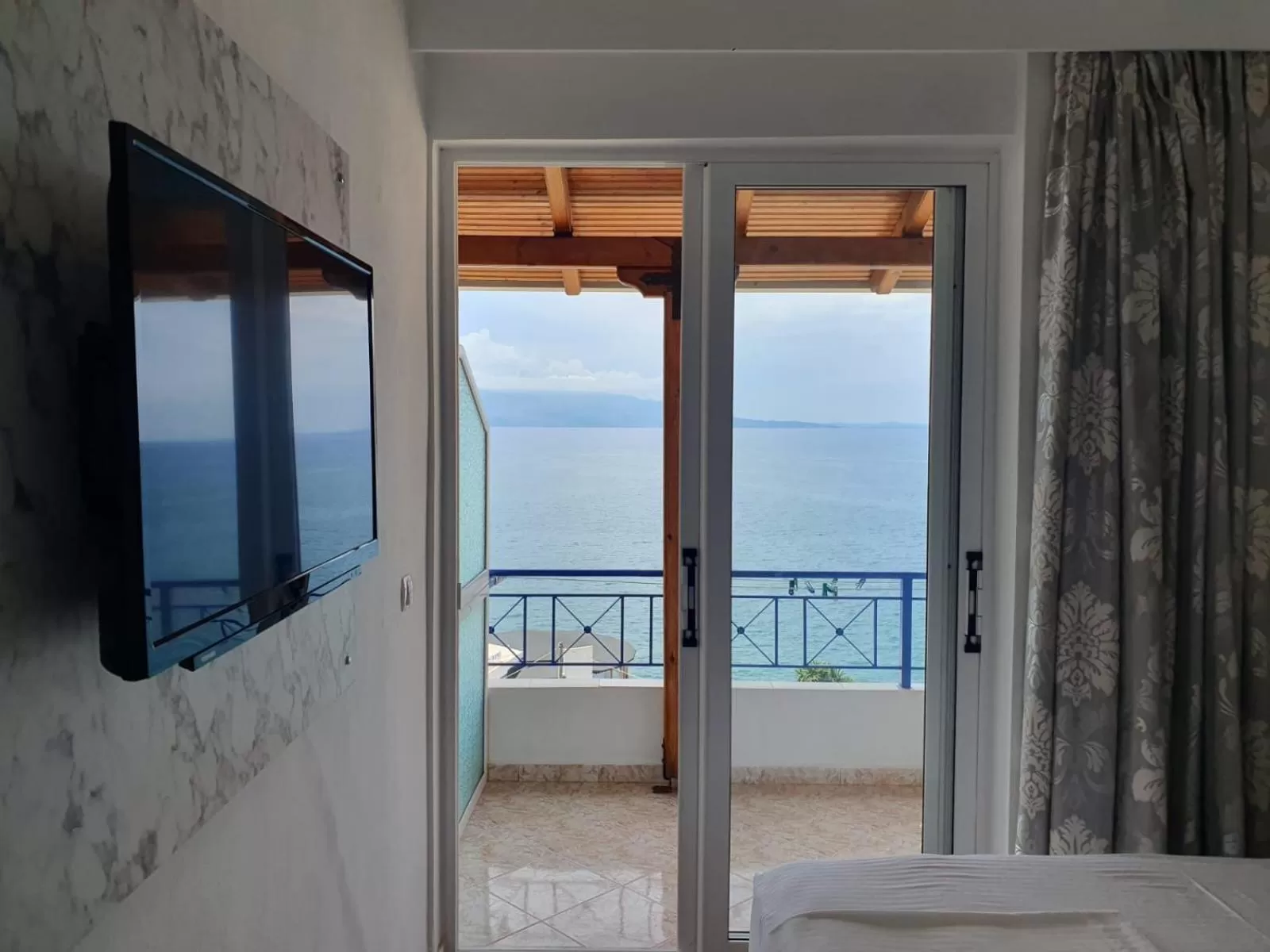 TV and multimedia in Murati Suites Sarandë