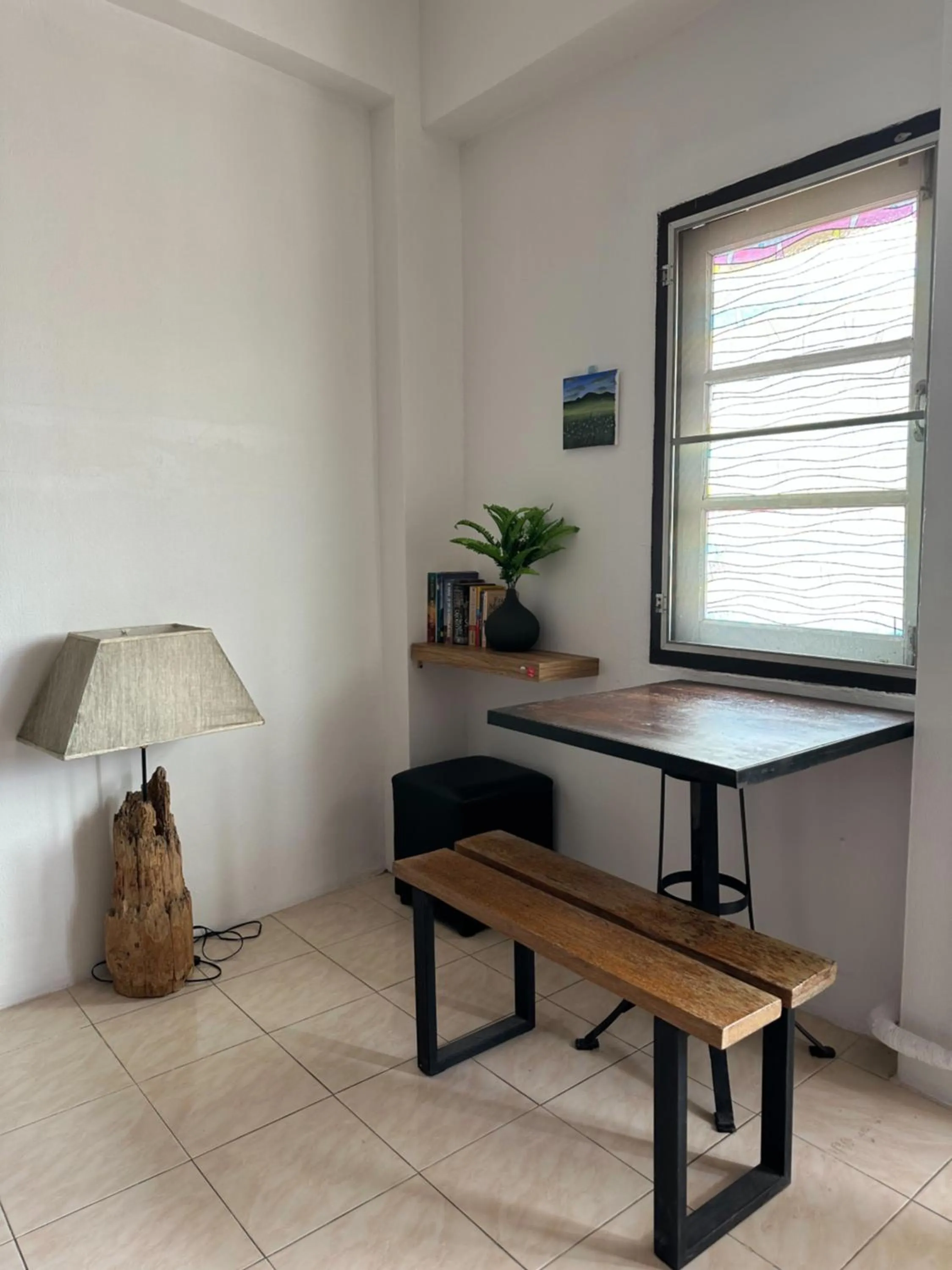 Living room in The Cabin Backpackers Hostel & Bar